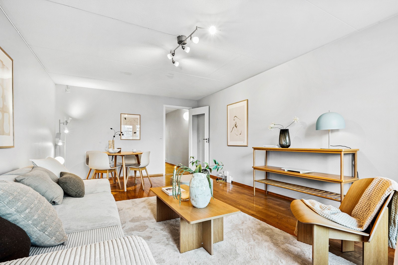 Stuen sett fra balkong Galleribilde