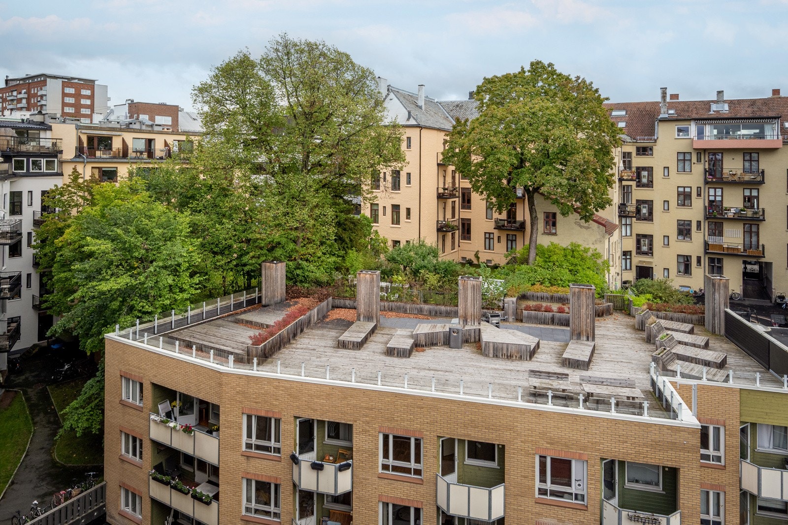Sameiet har to felles takterrasser med heisadkomst, hvor du kan nyte fine dager i vår- og sommerhalvåret. Galleribilde