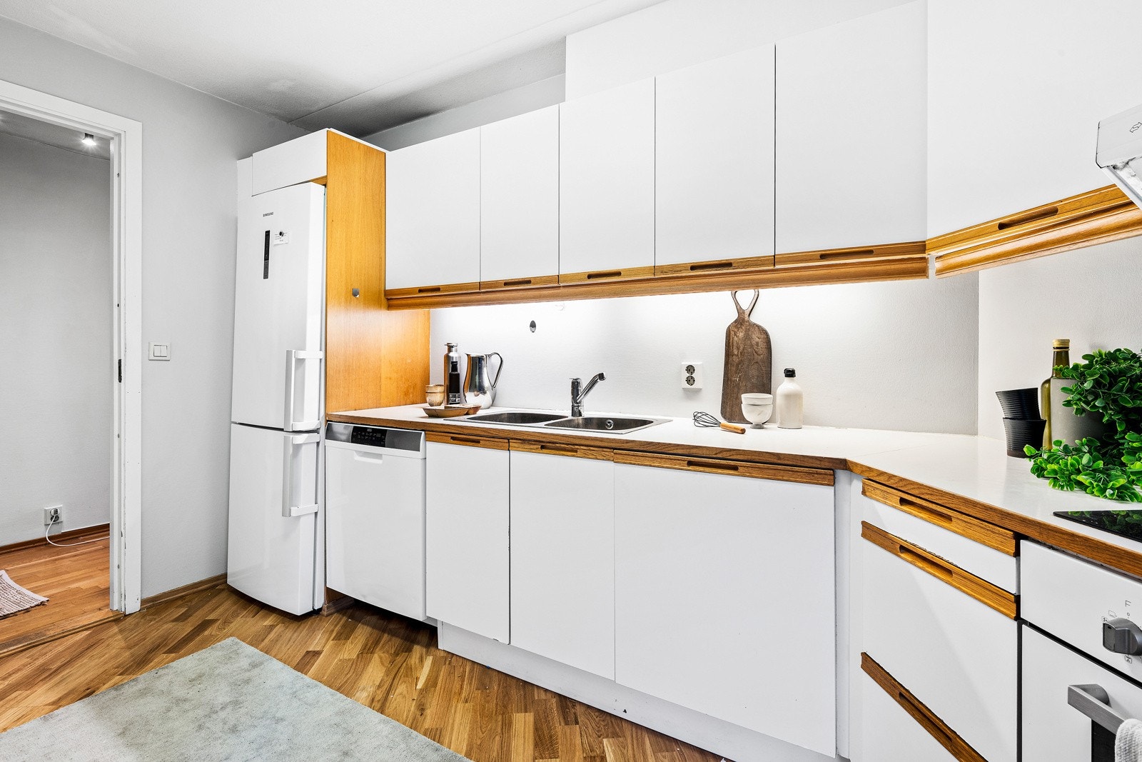 Godt med benkeplass på kjøkken Galleribilde