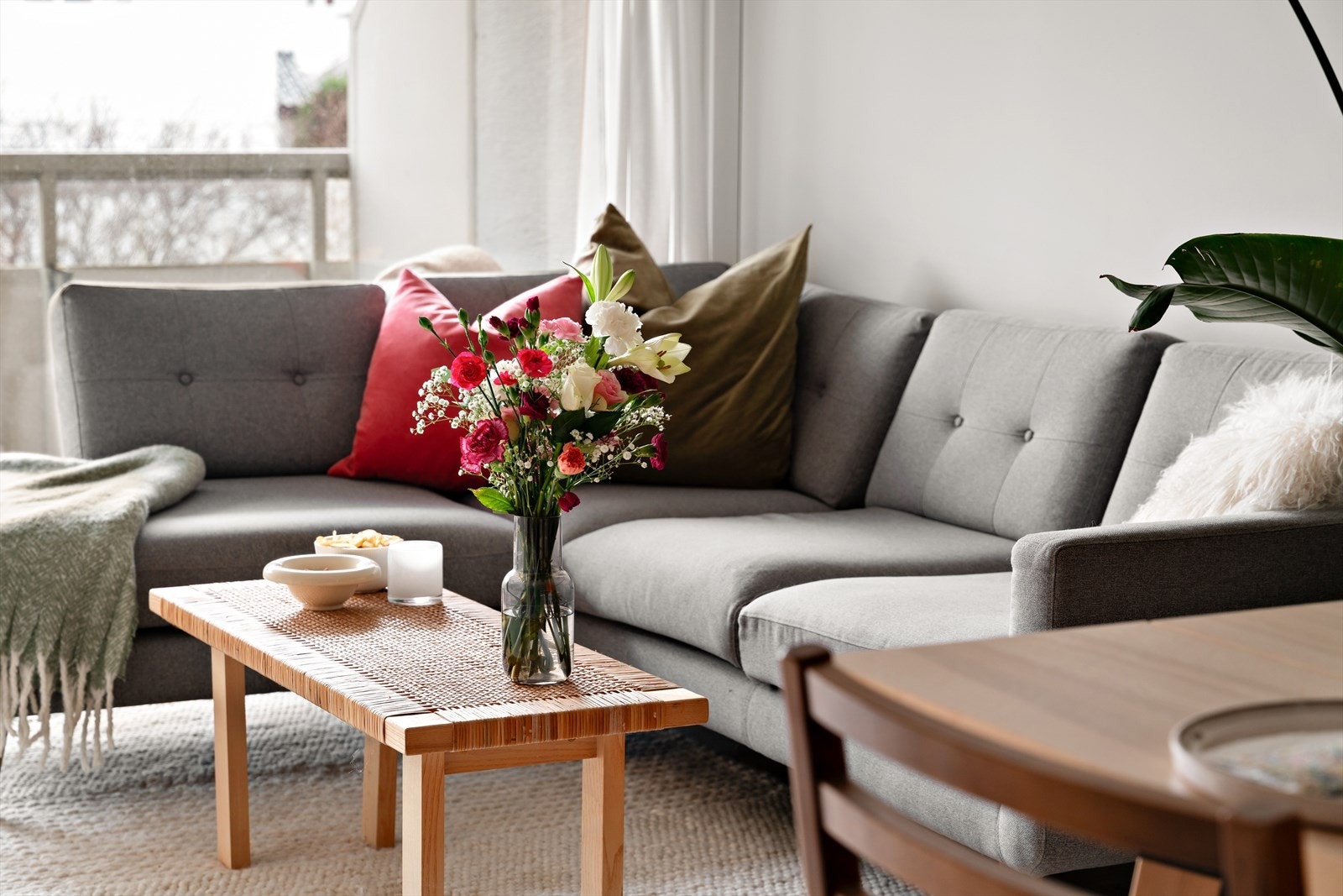 Stue med god plass til hjørnesofa Galleribilde