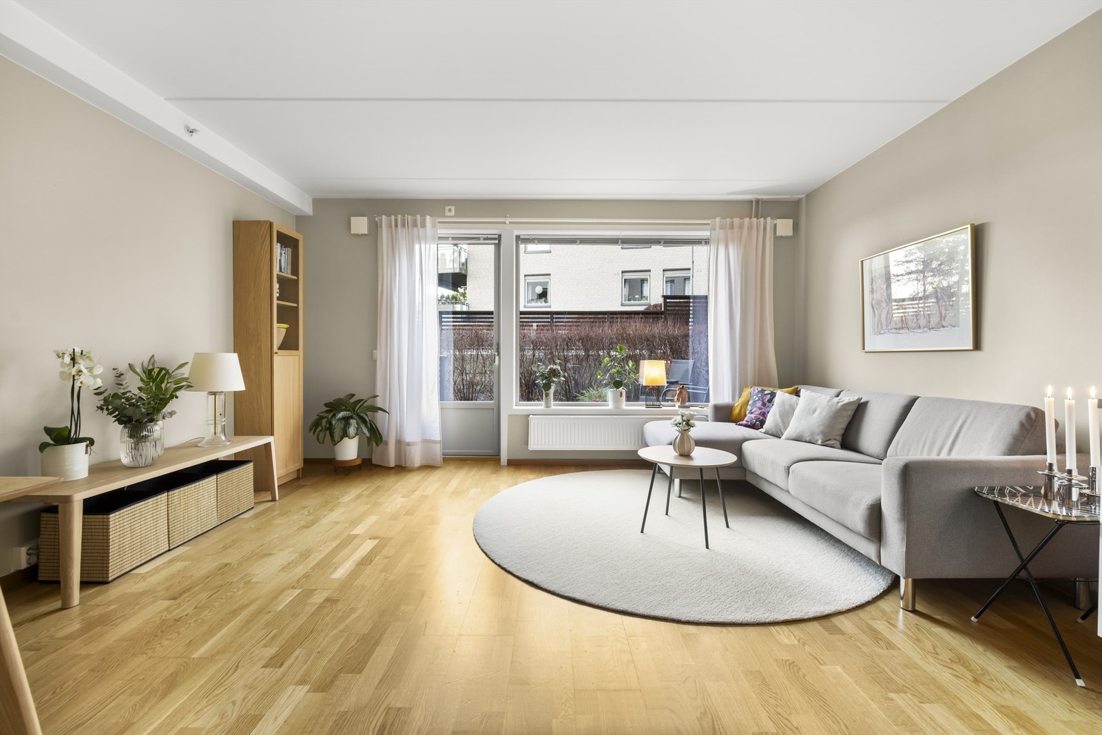 Stuen er malt i en lun og moderne farge. Galleribilde