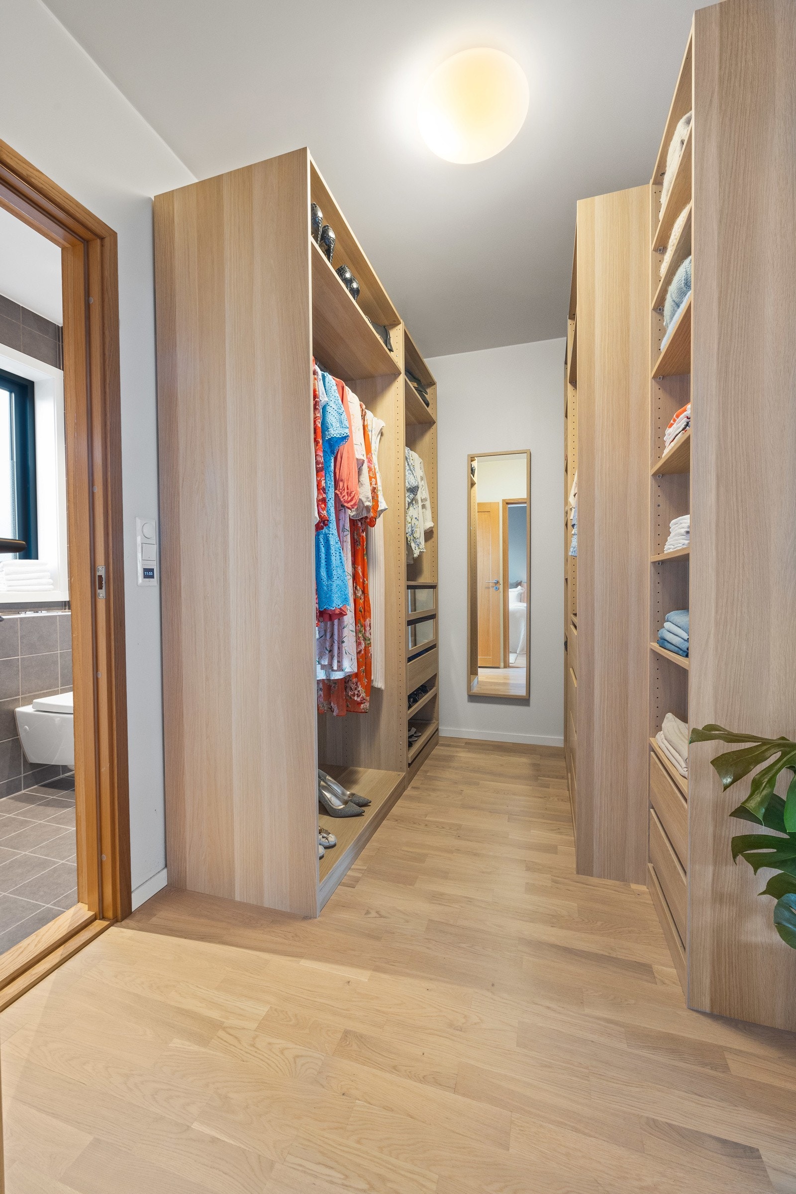 Hovedsoverommet er tilknyttet eget "walk in" og bad Galleribilde