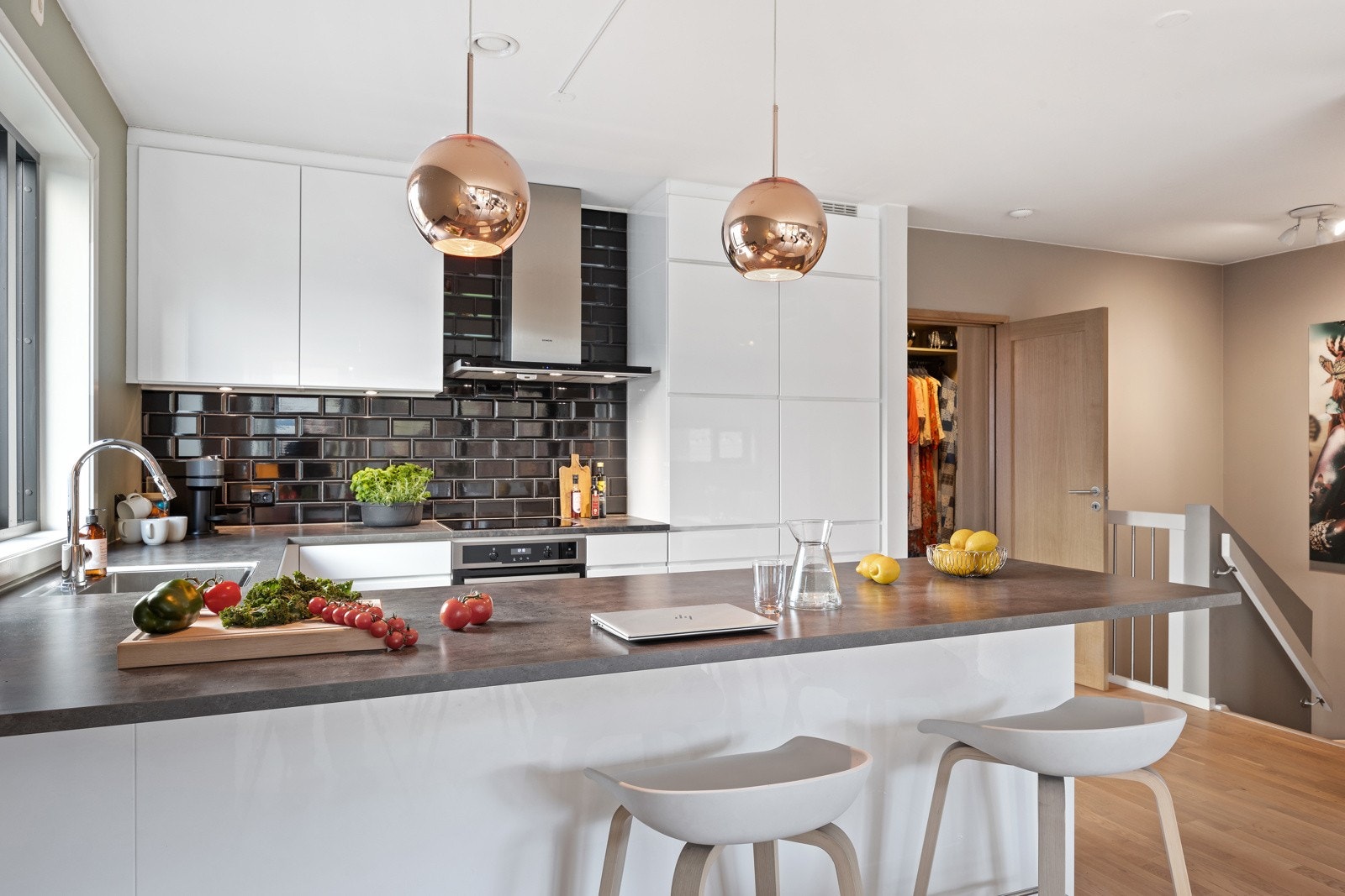 Barløsning med sitteplasser Galleribilde