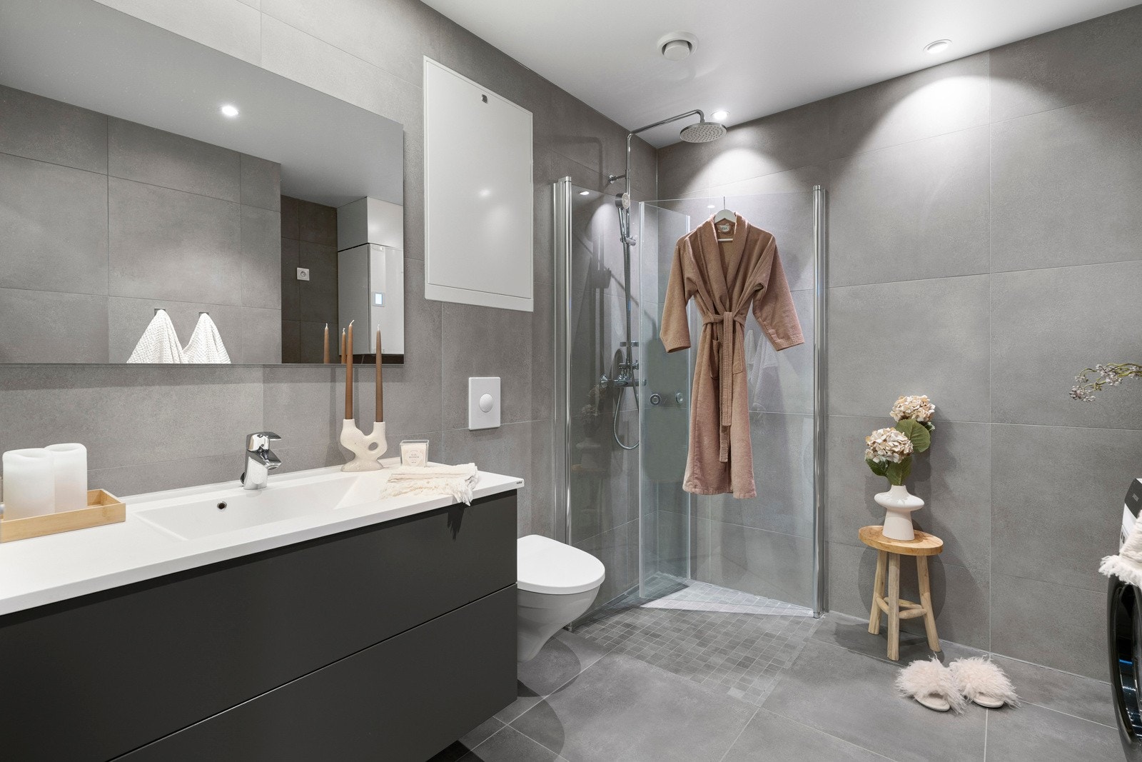 Lekkert helfliset bad i delikat fargevalg. Galleribilde