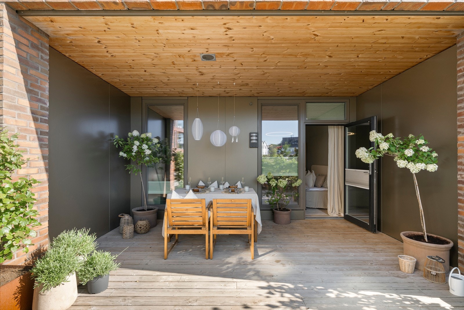 Balkong og terrasse er til sammen 38 kvm. Galleribilde