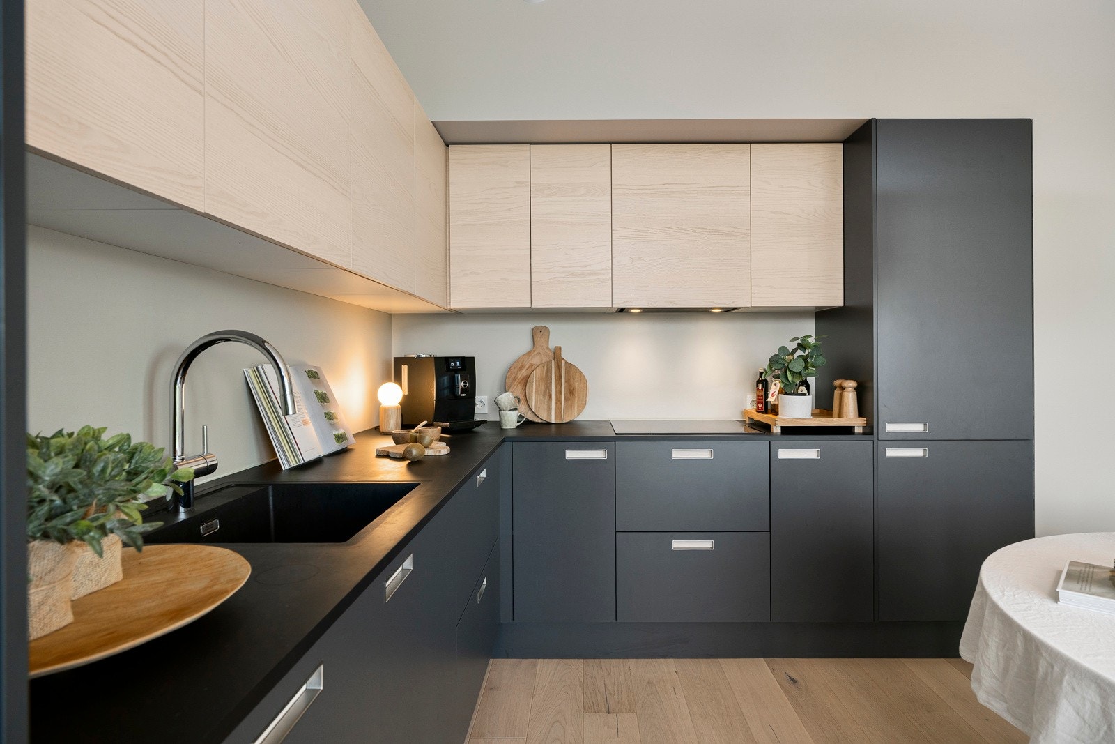 Kjøkkenet er fra kvalitetsleverandør Svane kjøkken. Galleribilde