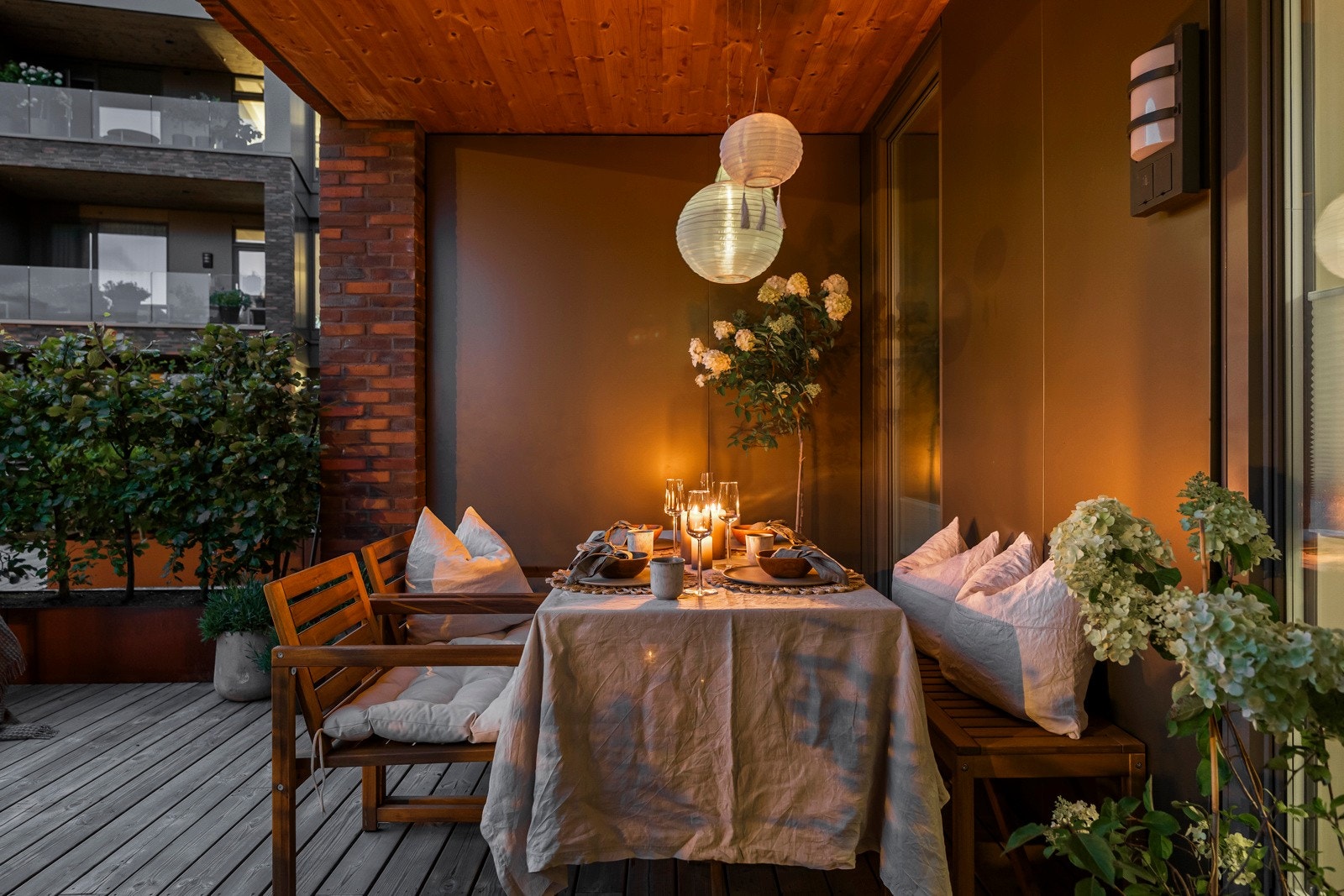 Terrassen ligger mot sørvest og har sol fra ca kl. 10-18:00 sommerstid. Galleribilde