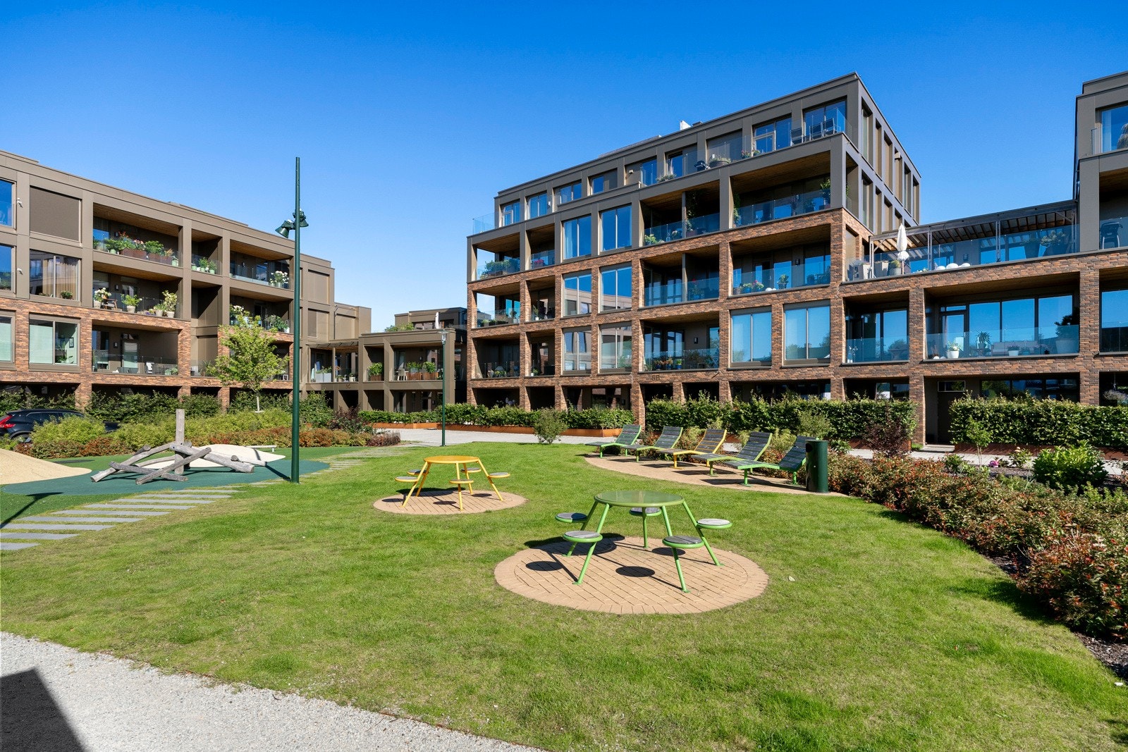 Sameiet Mosvannet Park er et eksklusivt sameie sentralt på Tjensvoll like utenfor Stavanger. Pent opparbeidet fellesareal utendørs med lekeplass. Galleribilde