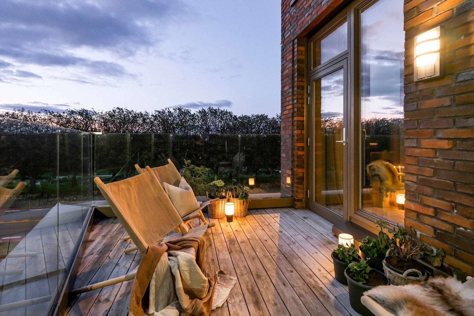 På balkongen mot nordvest kan man nyte kveldssolen og solnedgang. Galleribilde