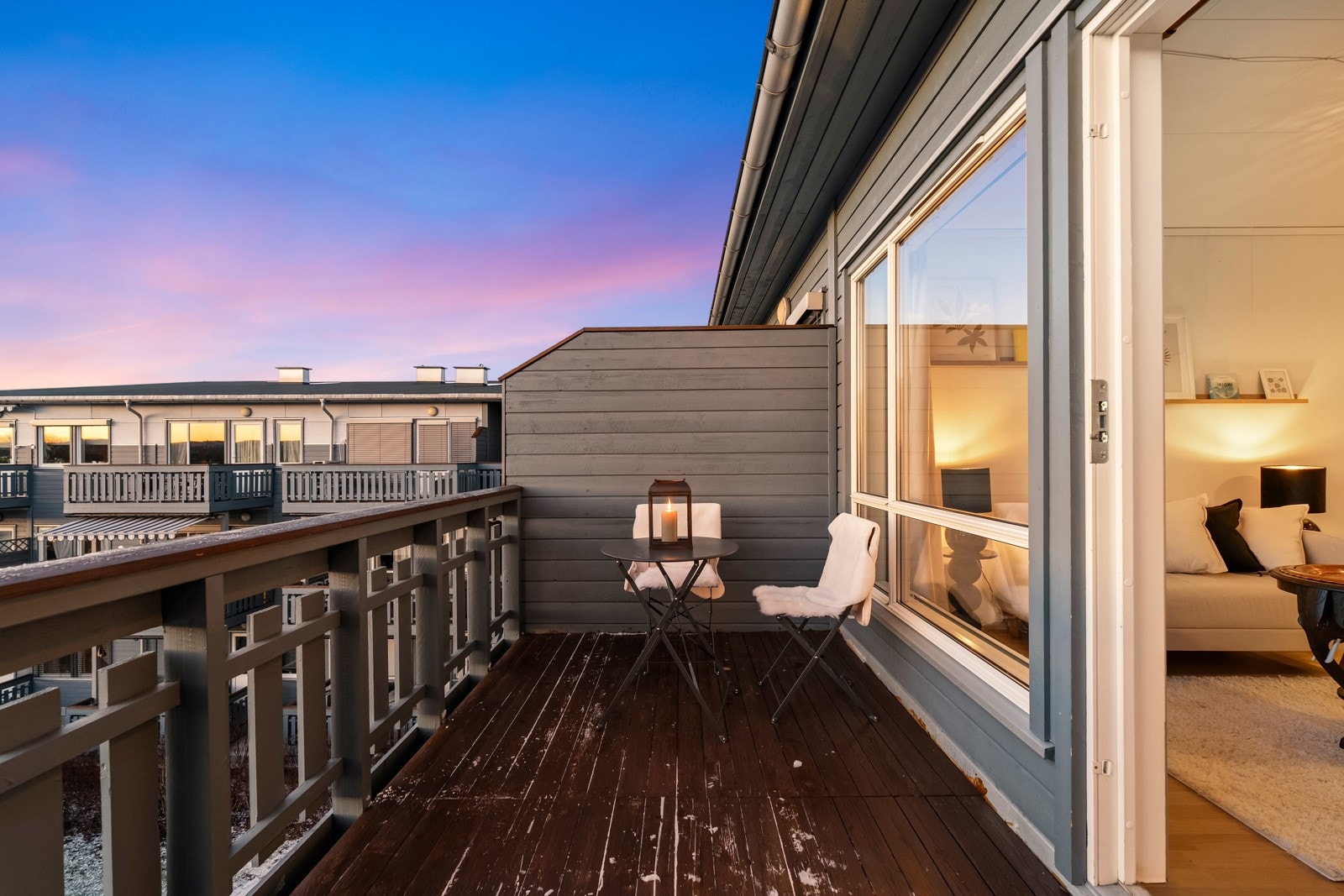 Verandaen gir en naturlig forlengelsen av stuen under varmere tider. Galleribilde