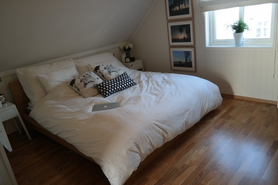 Stort rom over garasje Galleribilde