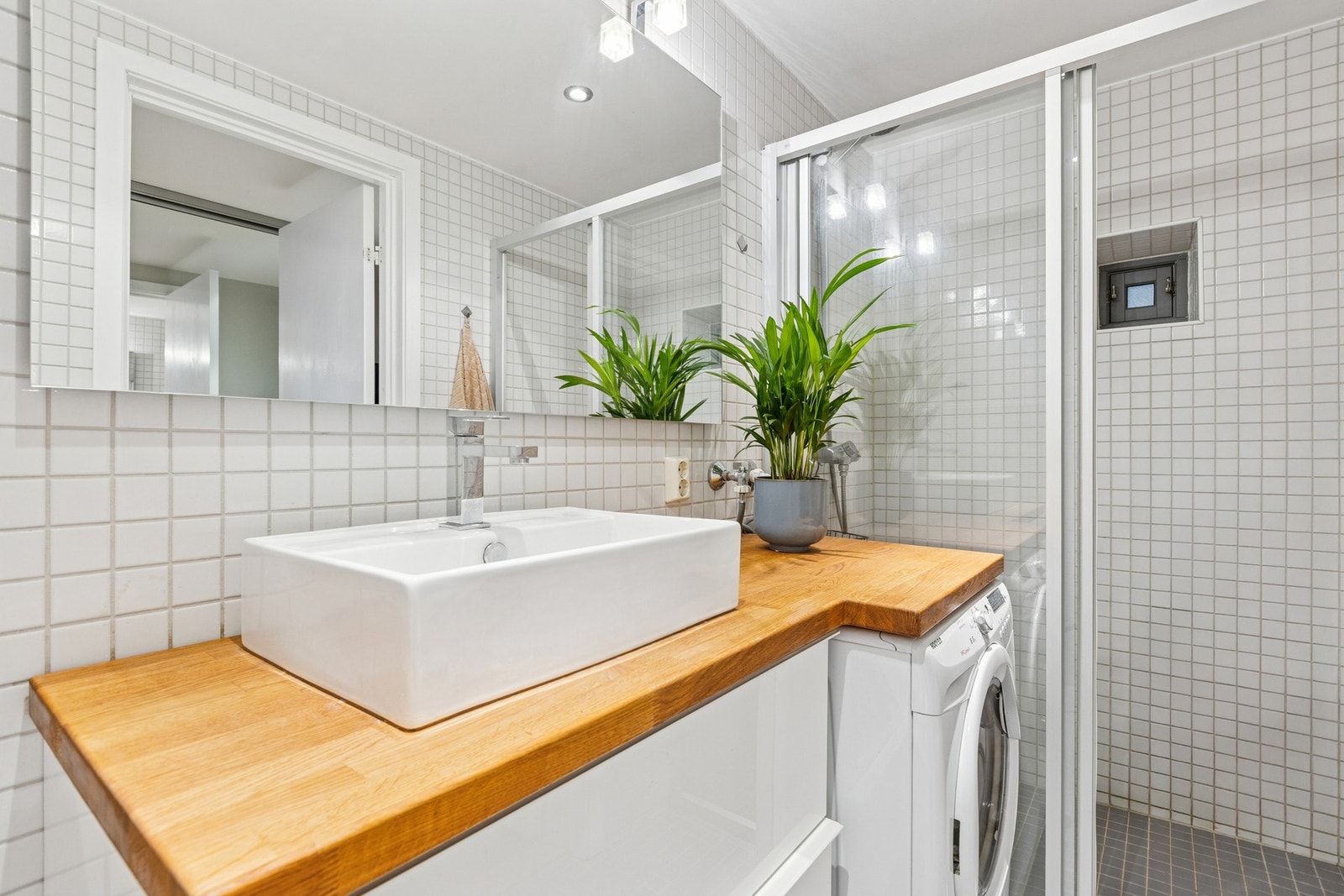 God benkeplass gjør rommet funksjonelt i hverdagen. Galleribilde