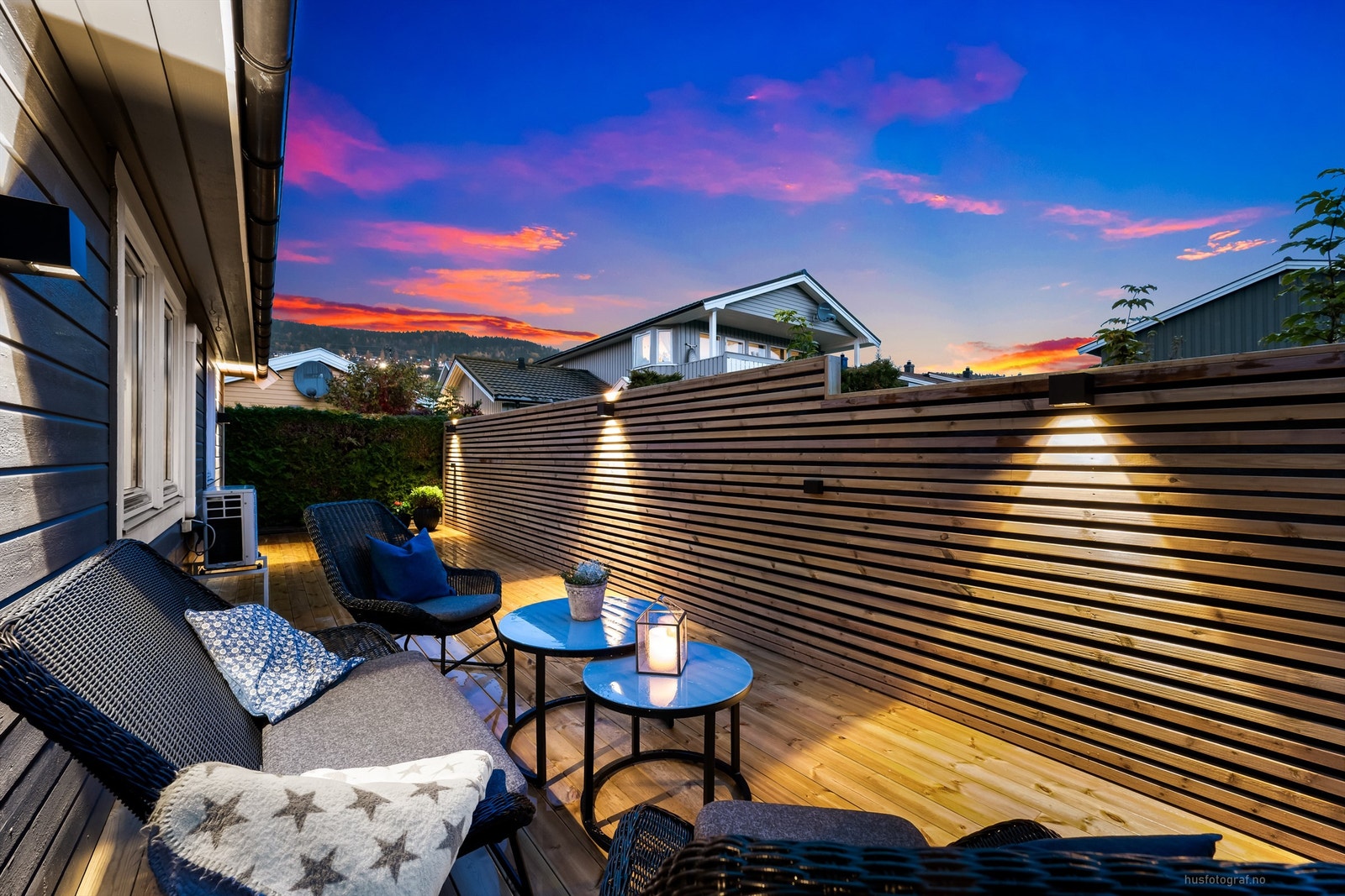 Her er det gode solforhold til sent på kvelden, ifølge selger til ca. kl. 21:30 midtsommers. Galleribilde