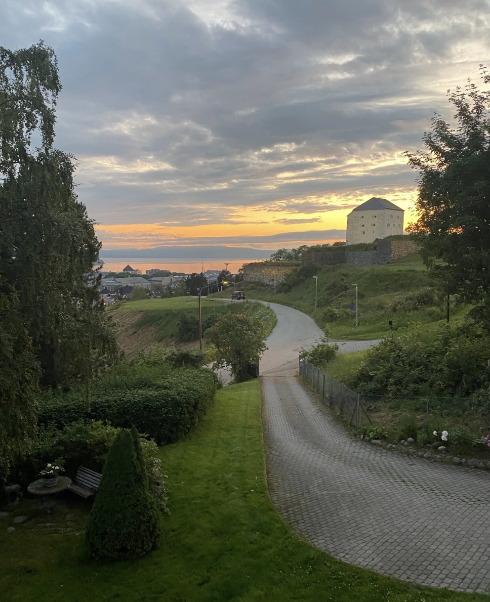 Vakker utsikt mot festningen og fjorden Galleribilde