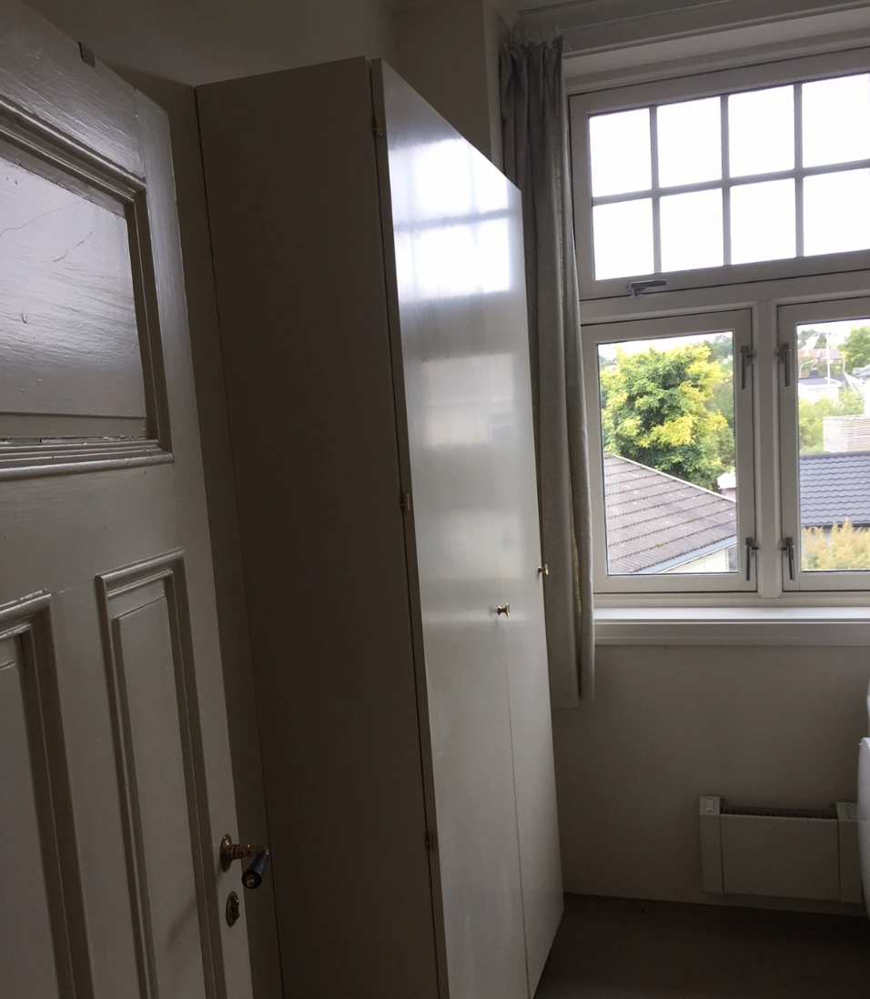 Eget vaskerom med skapplass Galleribilde