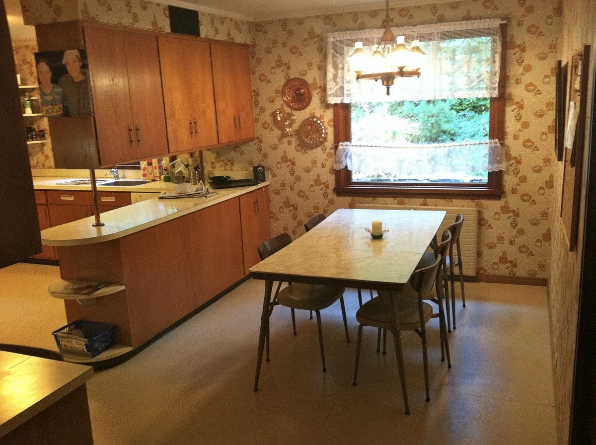 KJØKKEN OG SPISEBORD Galleribilde