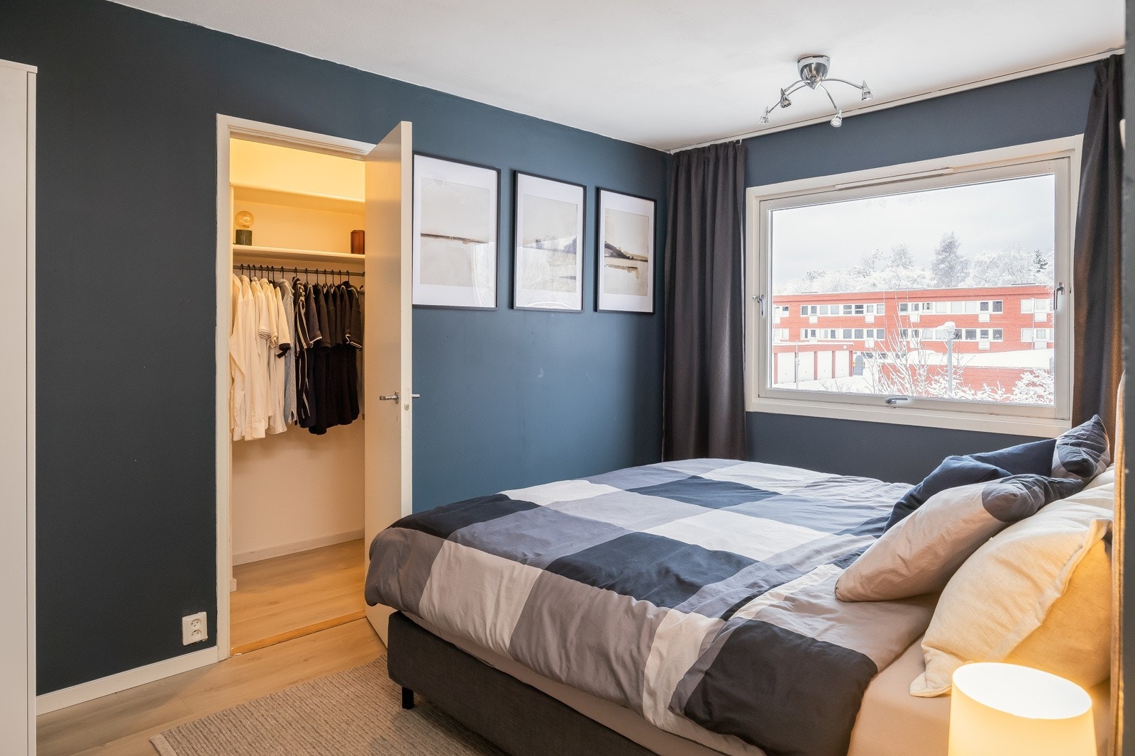 Tilhørende walk-in garderobe Galleribilde