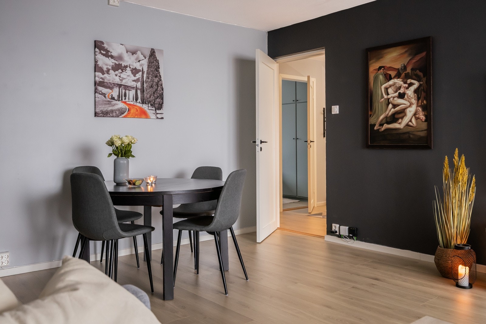 God plass til et stort spisebord Galleribilde