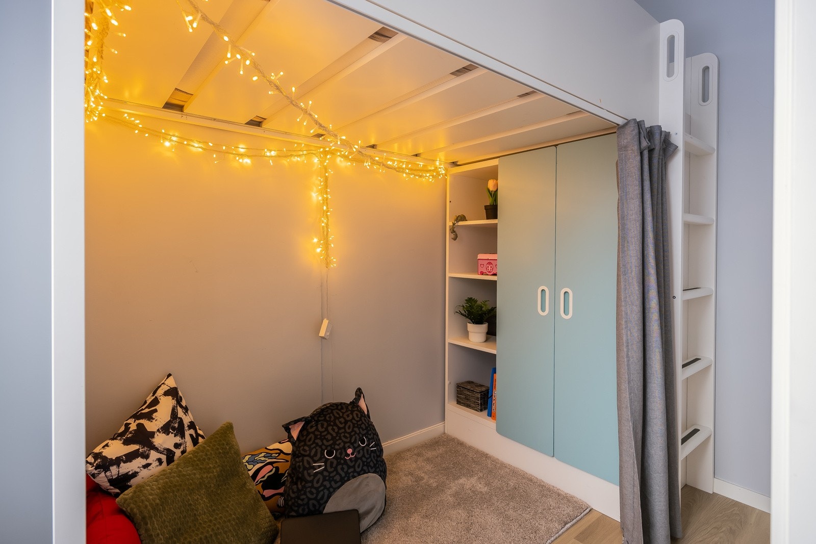 Soverom 3. Innredet som barnerom. Kan fint fungere som hjemmekontor Galleribilde