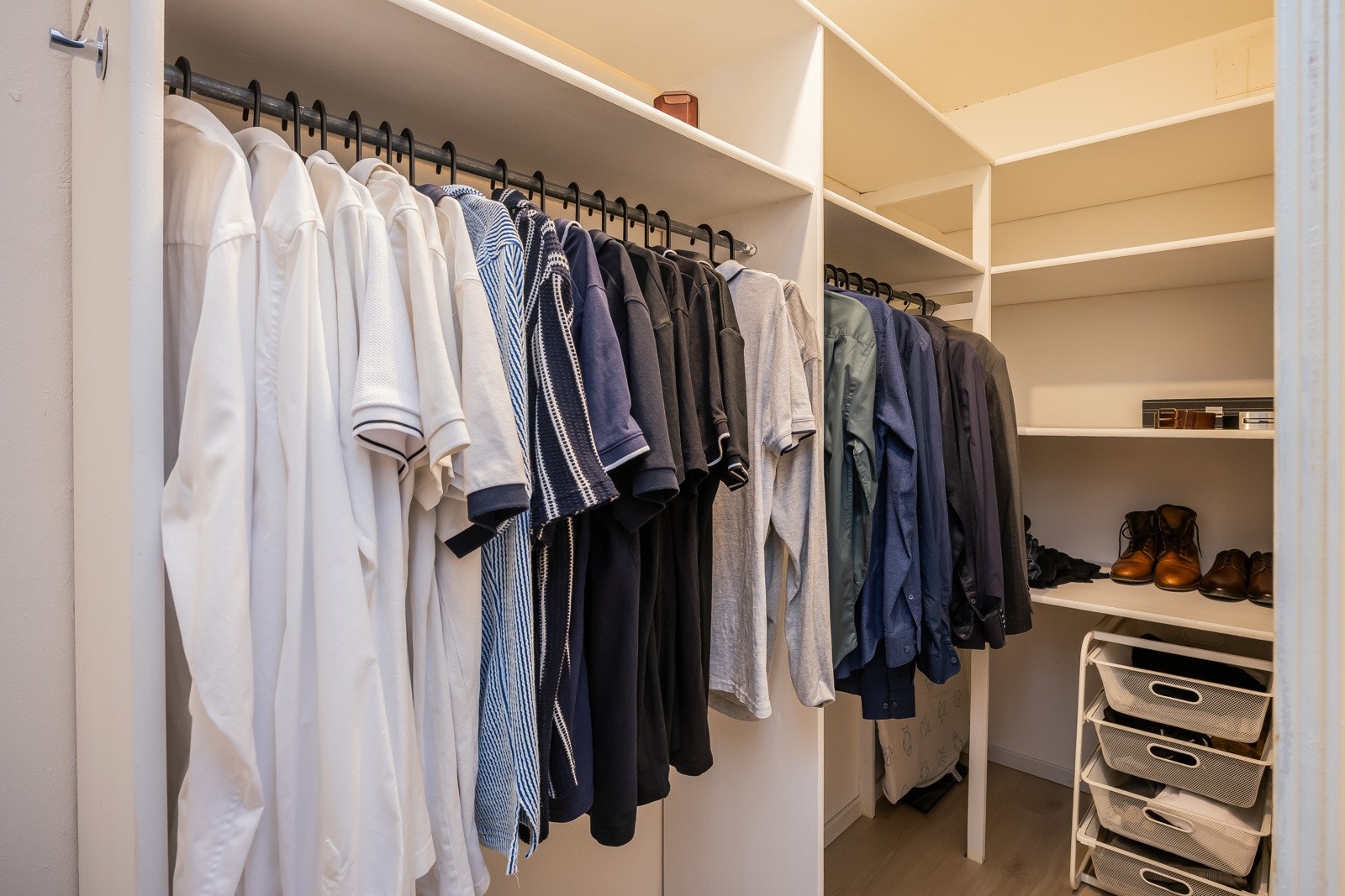 Garderoben er på nesten 4 kvm. Galleribilde