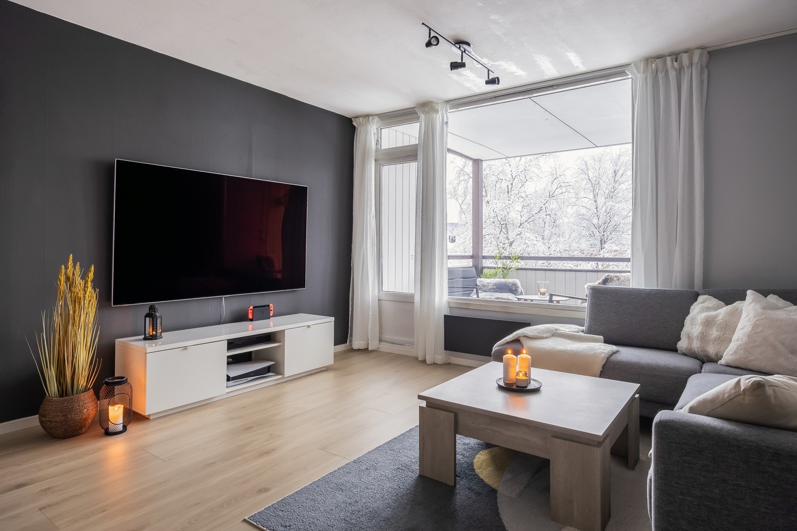 Stuen er lys og luftig Galleribilde