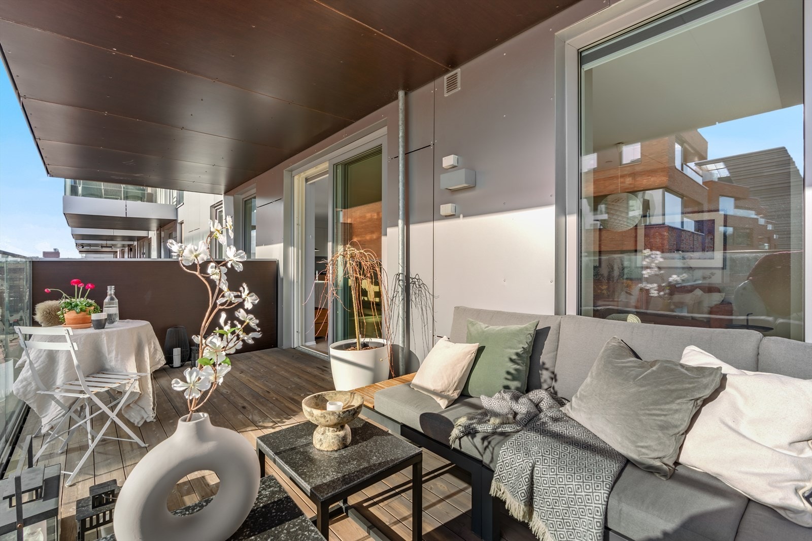 Fantastisk terrasse med meget god plass. Privat og skjermet Galleribilde