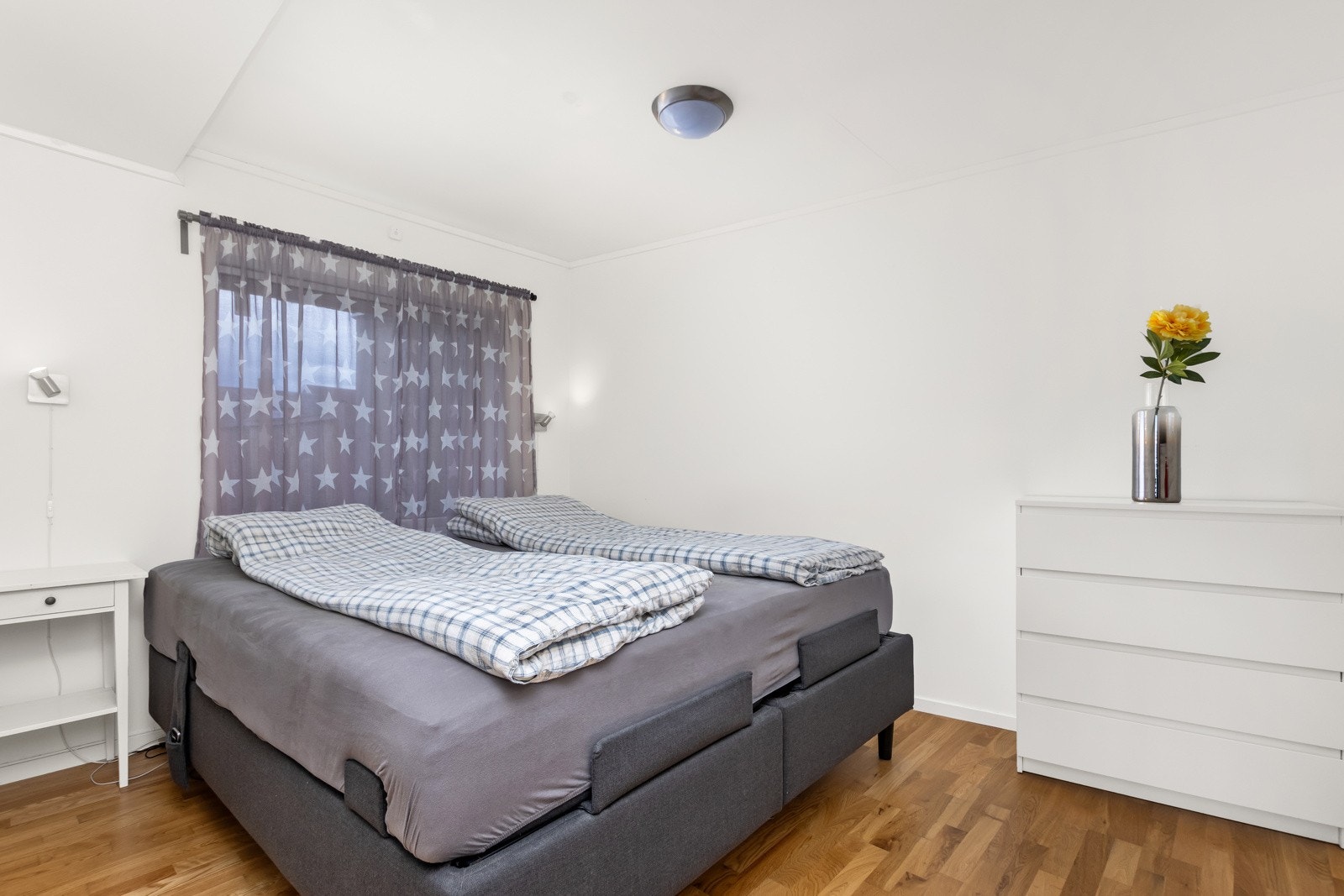 Leiligheten inneholder 2 soverom på hhv. 11m² og 14m². Galleribilde