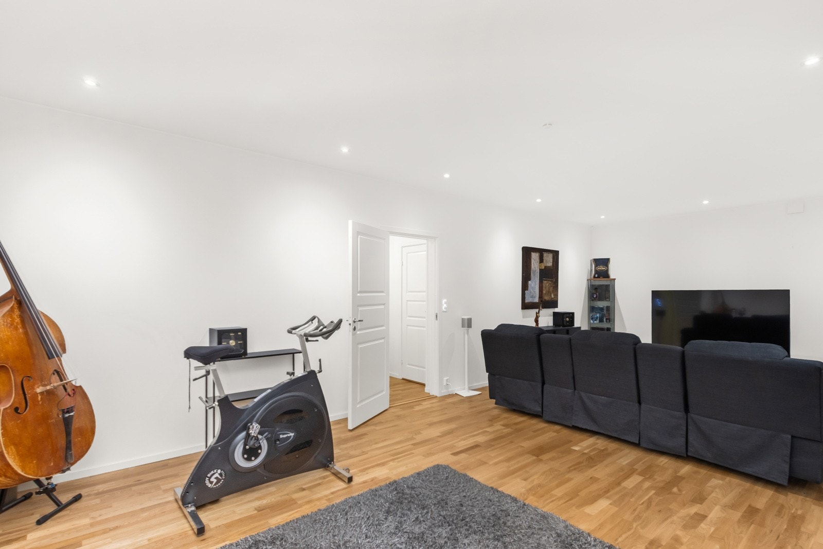 Rommet har god takhøyde (ikke godkjent som rom for varig opphold). Galleribilde