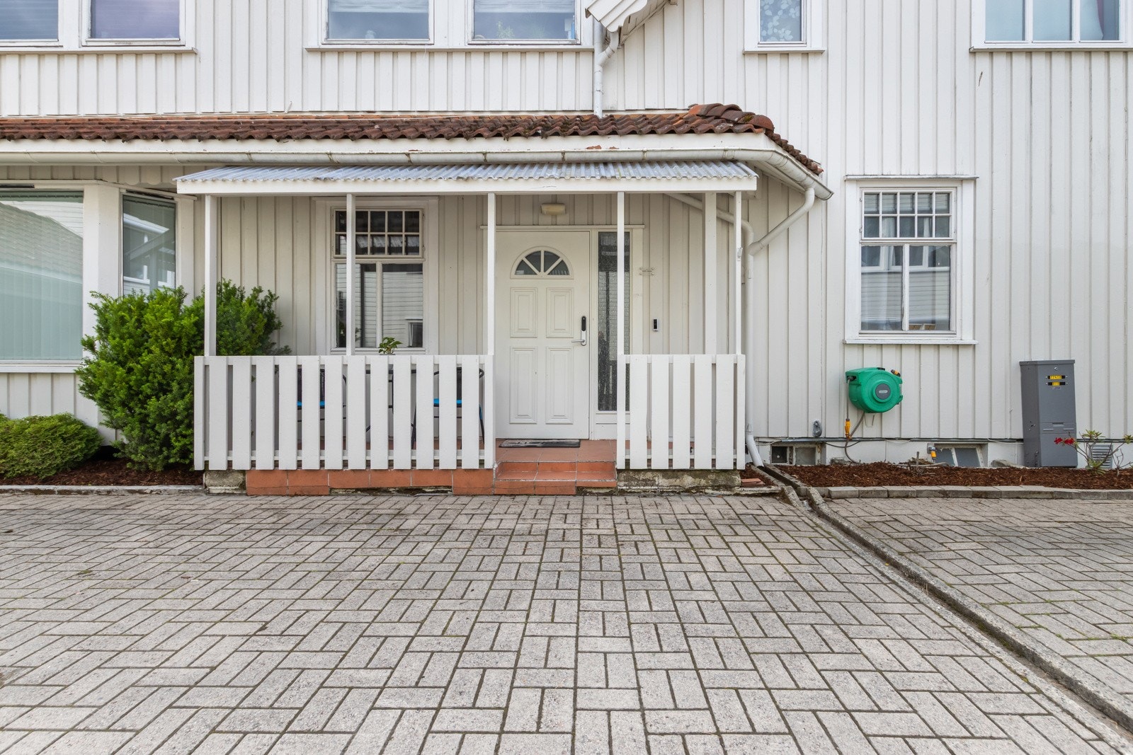 Med leiligheten følger både garasje og biloppstillingsplass. Galleribilde