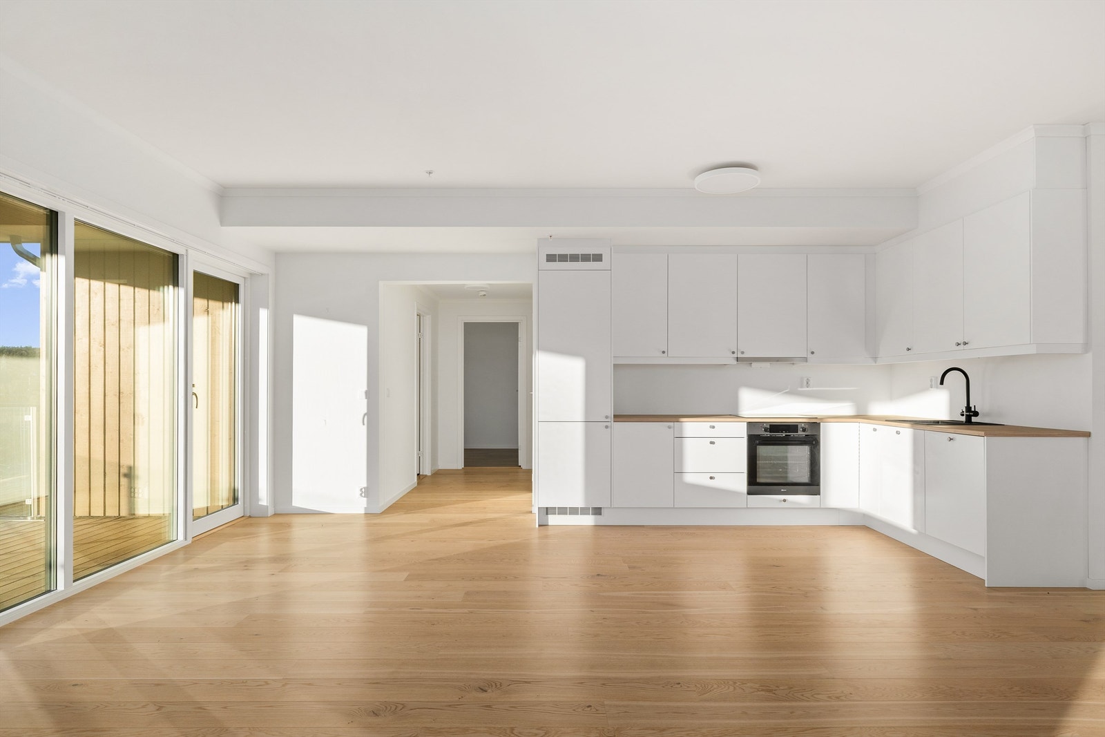 Integrerte hvitevarer medfølger. Leiligheten fremstår som ny, kun brukt en liten periode etter den ble ferdigstilt. Galleribilde