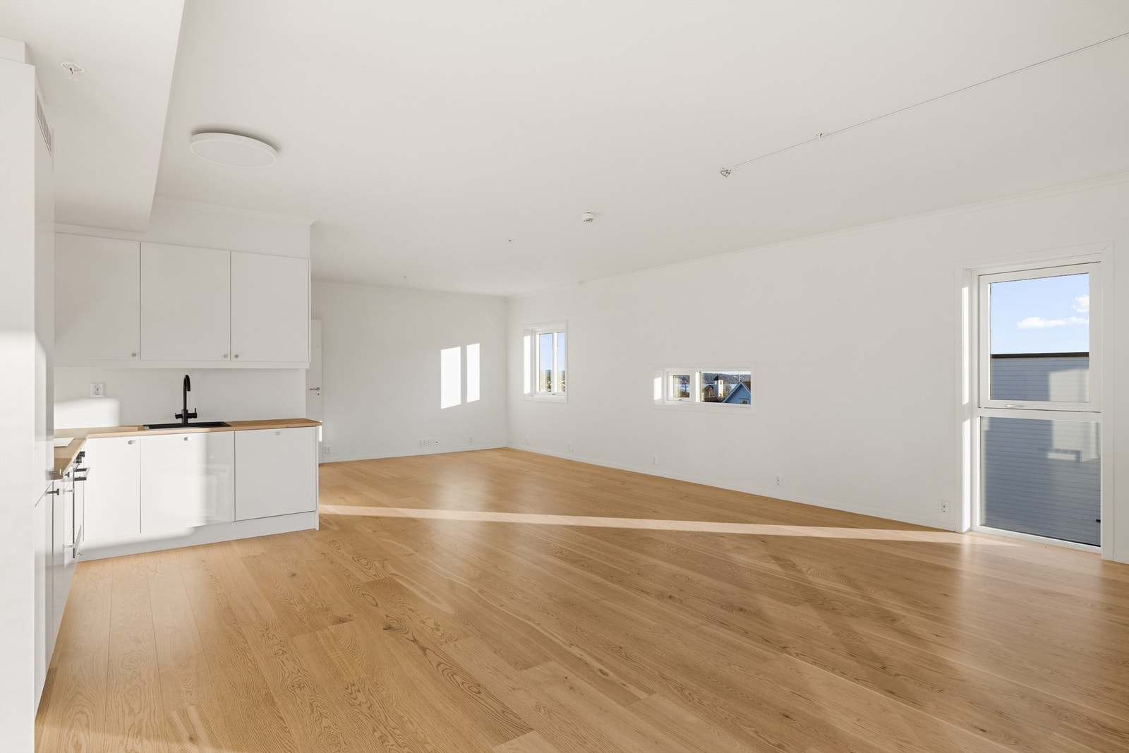 Mange møbleringsmuligheter med stor stue. Galleribilde