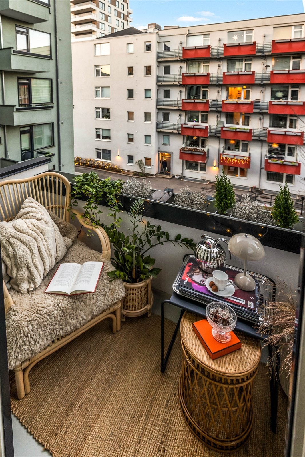 Det er god plass til møblement på balkongen. Galleribilde