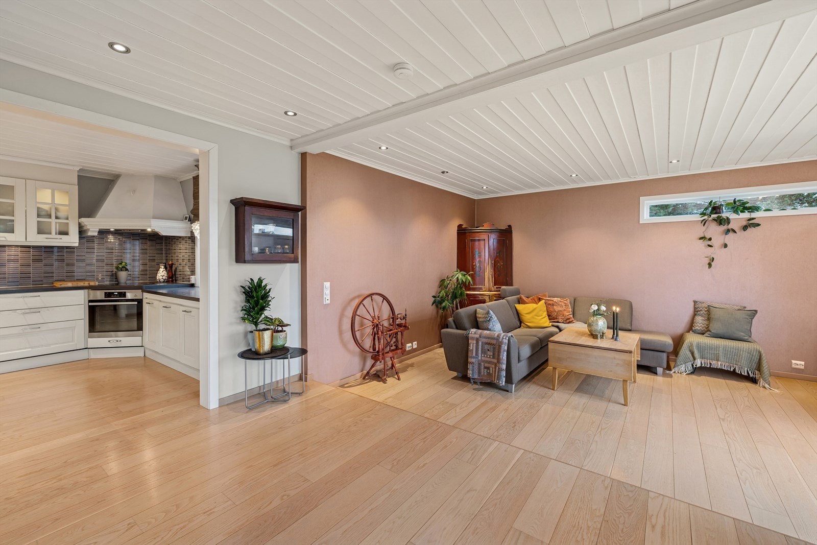 Opprinnelig stue mot tilbygget del. Galleribilde