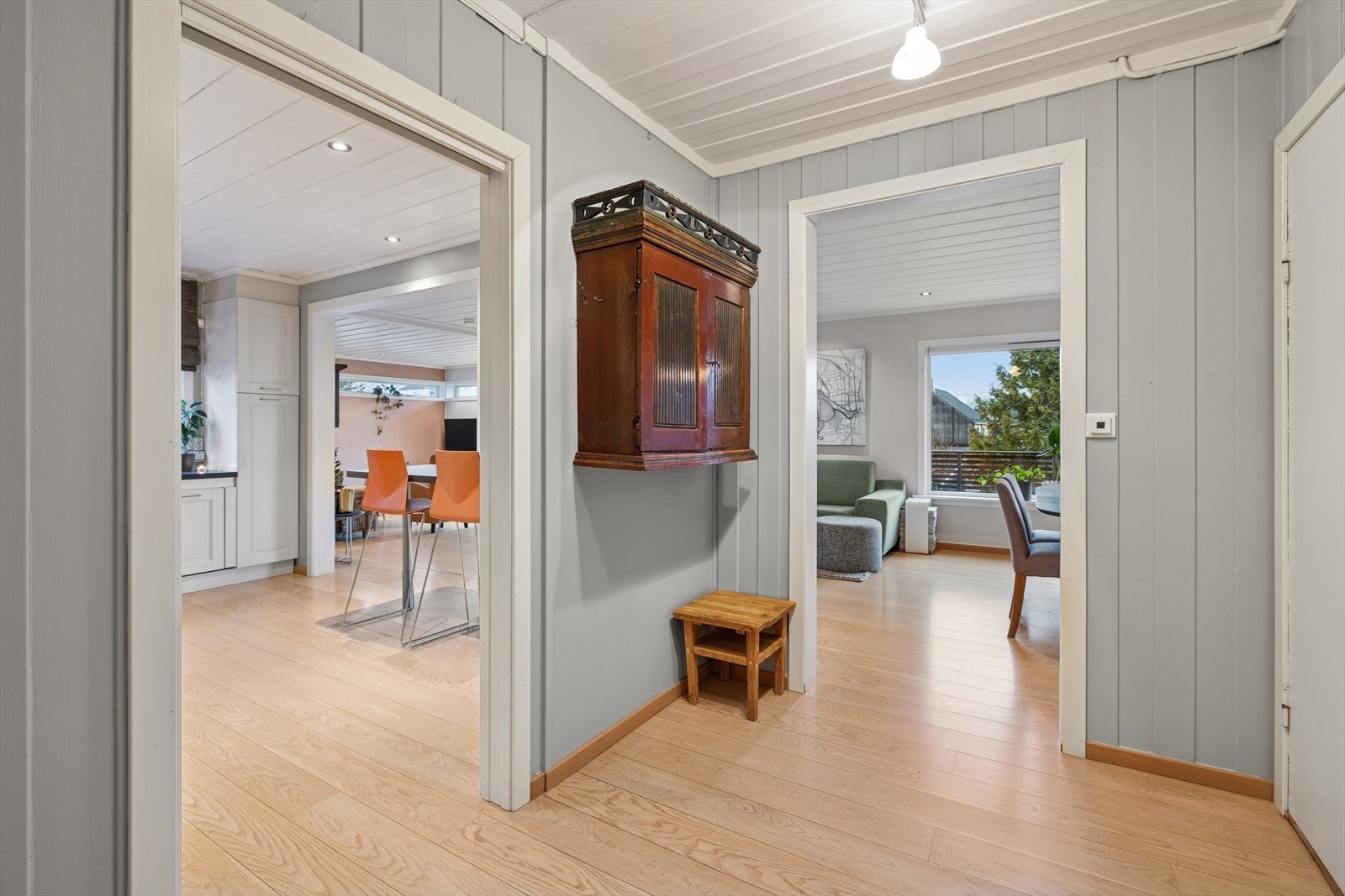 Gang i boligens 1. etasje. Galleribilde