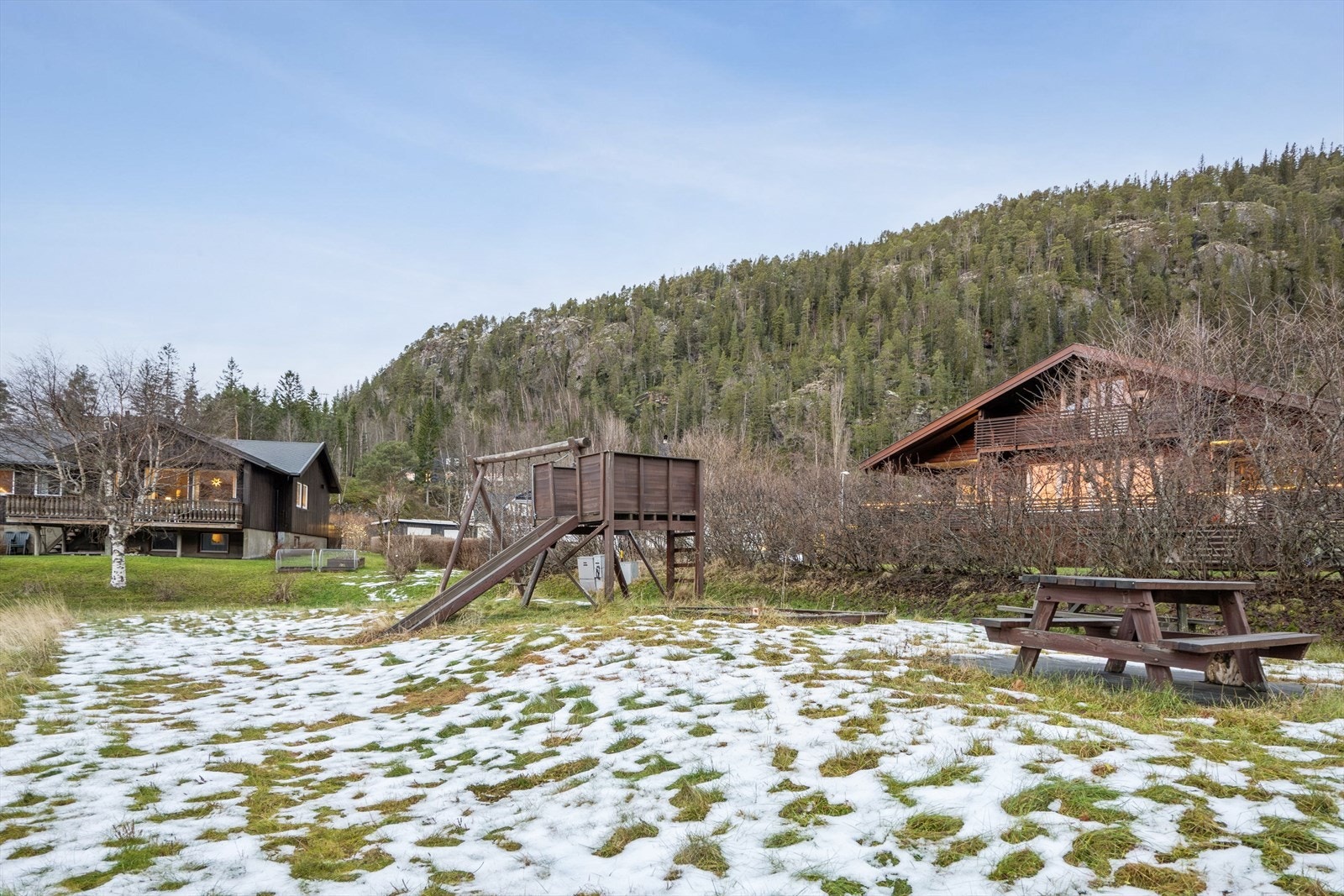 Lekeplass i område. Galleribilde