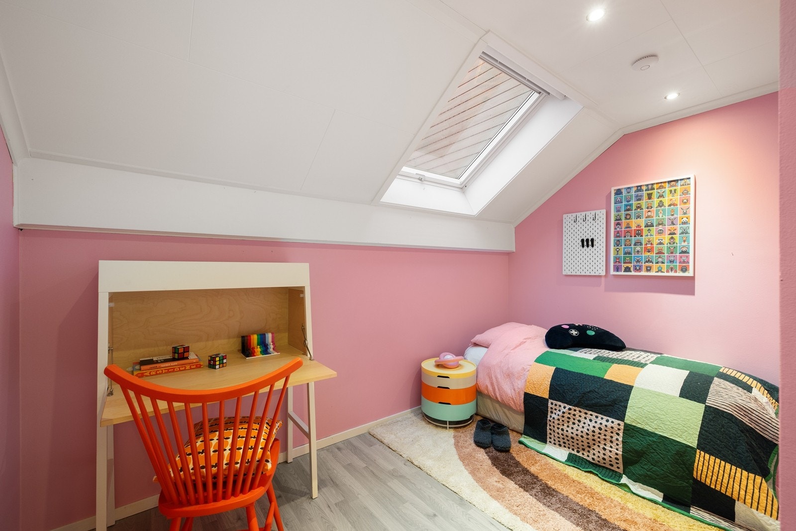 Rom innredet i 2. etasje og benyttes som soverom - rommet er ikke godkjent til varig opphold Galleribilde