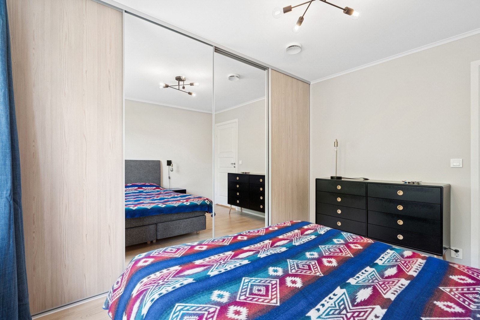 I tillegg er det plass til flere oppbevaringsmuligheter, som blant annet kommoder. Galleribilde