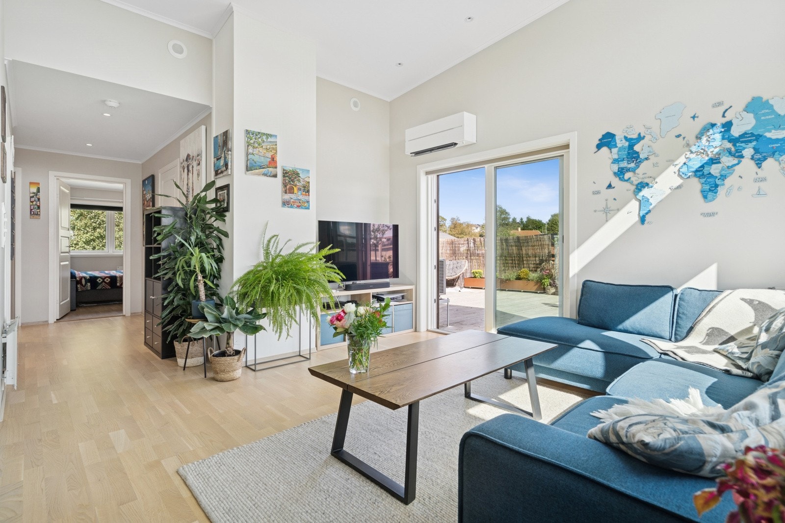 Det er god plass til en stor sofagruppe i stuen, et hyggelig samlingspunkt. Galleribilde