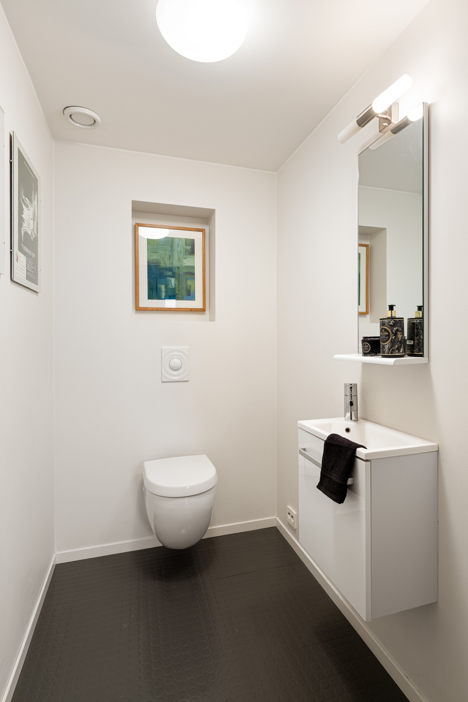 Toalettrom. Galleribilde