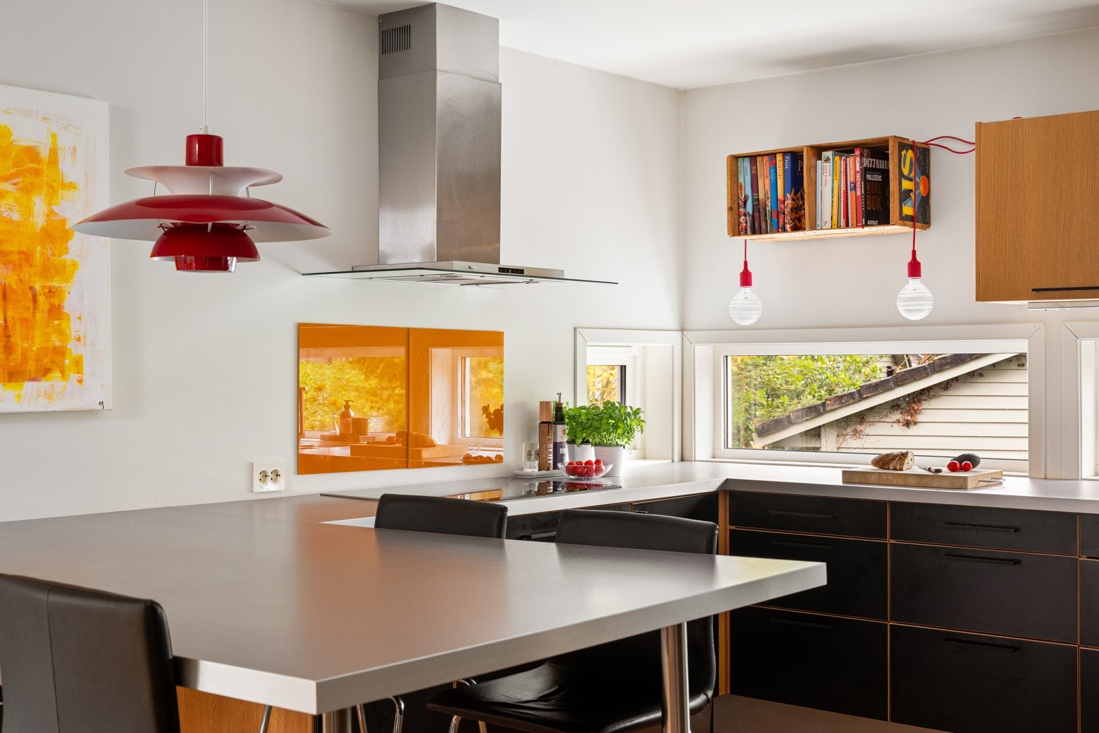 Her får du rikelig med benke- og skapplass - et drømmested for hobbykokken. Galleribilde