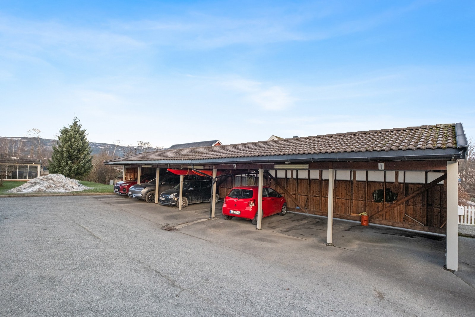 P-plass i carport. Galleribilde