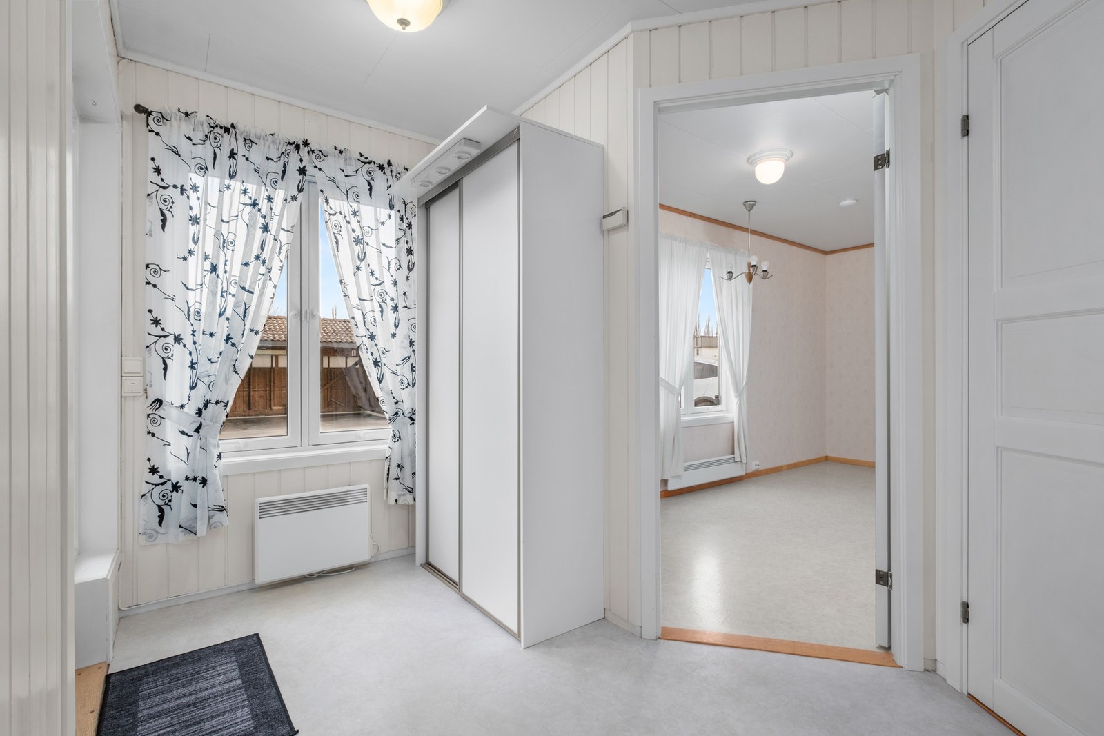 I gangen er det rom for å innrede med et garderobeskap for oppbevaring av yttertøy. Galleribilde