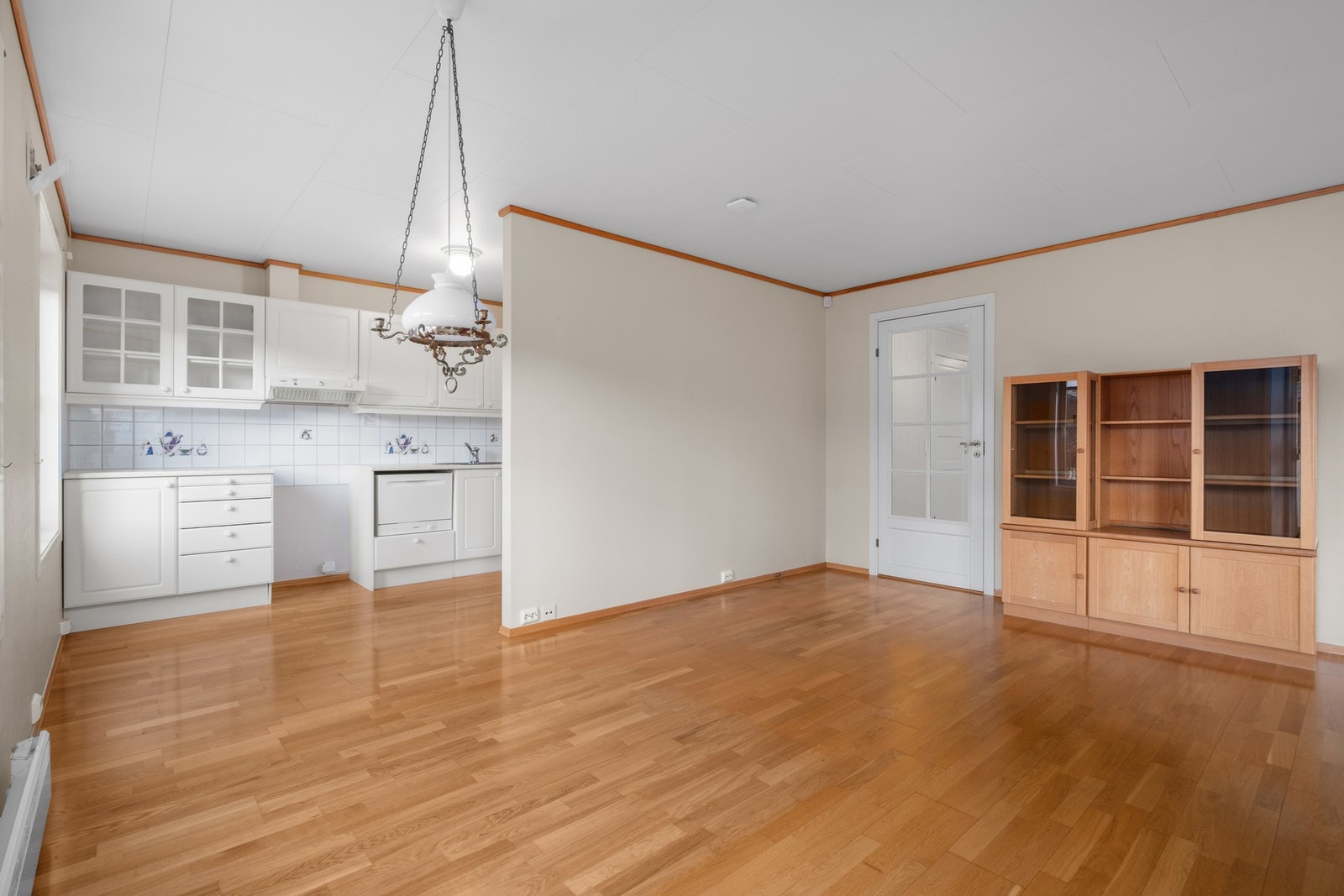 Kjøkkenet er delvis adskilt fra stuen. Galleribilde