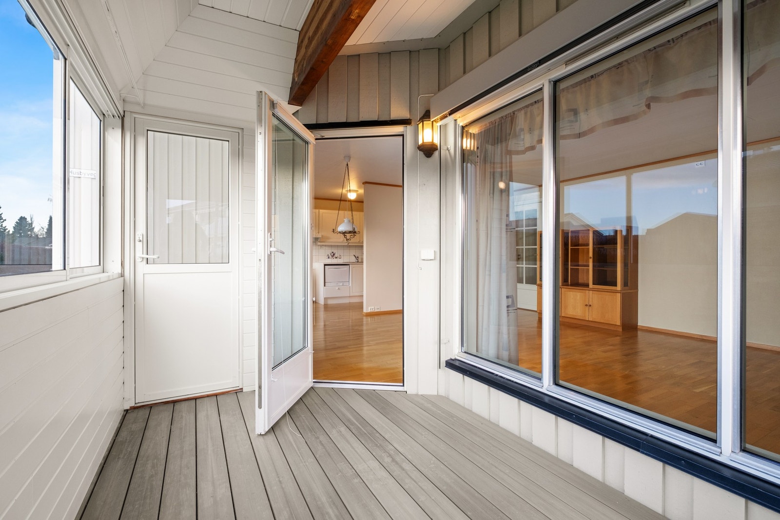 Innglasset terrasse på 6,5 kvm. Galleribilde