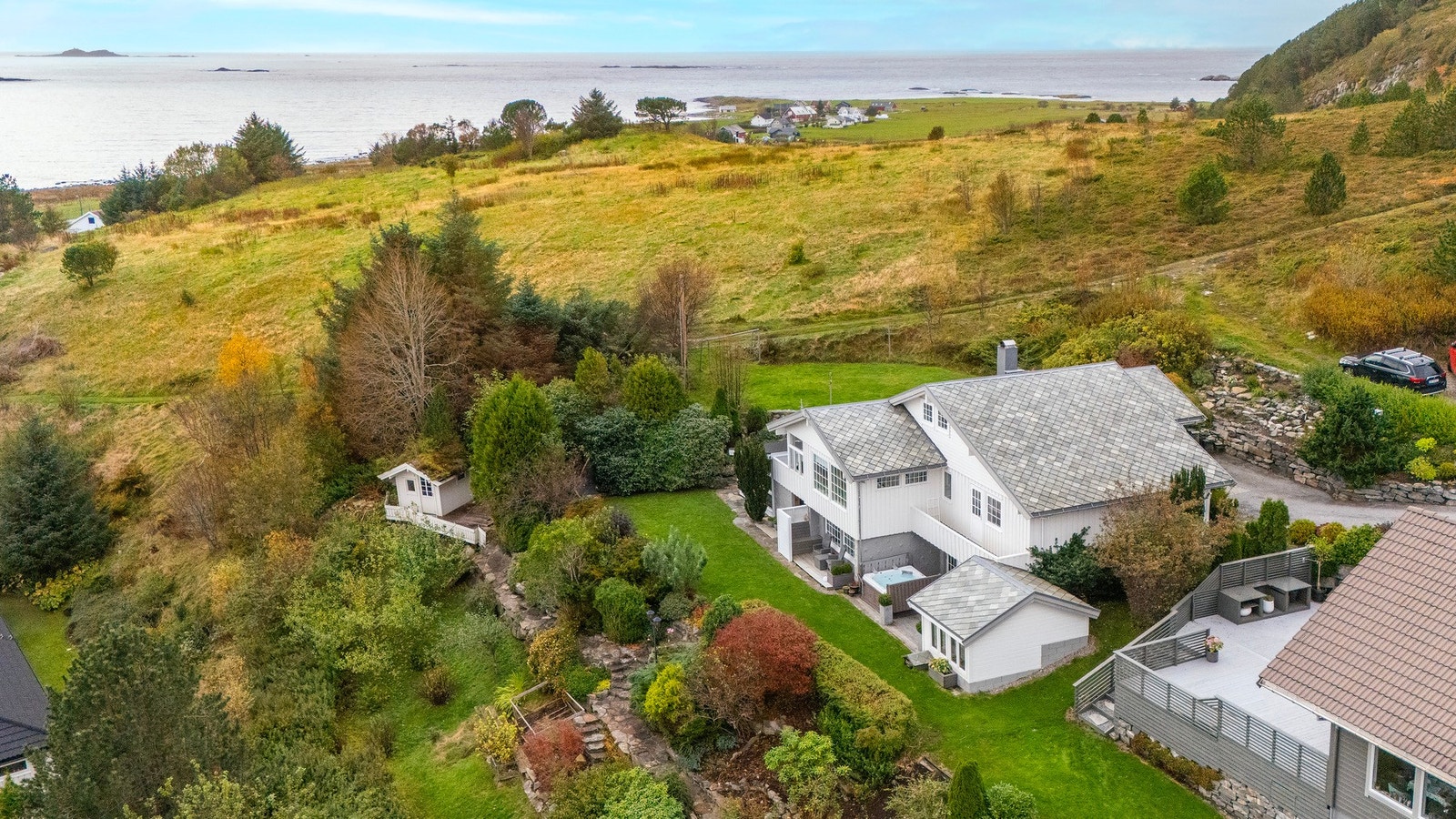 Svært pent opparbeidet tomt. Flotte turområder like ved. Galleribilde