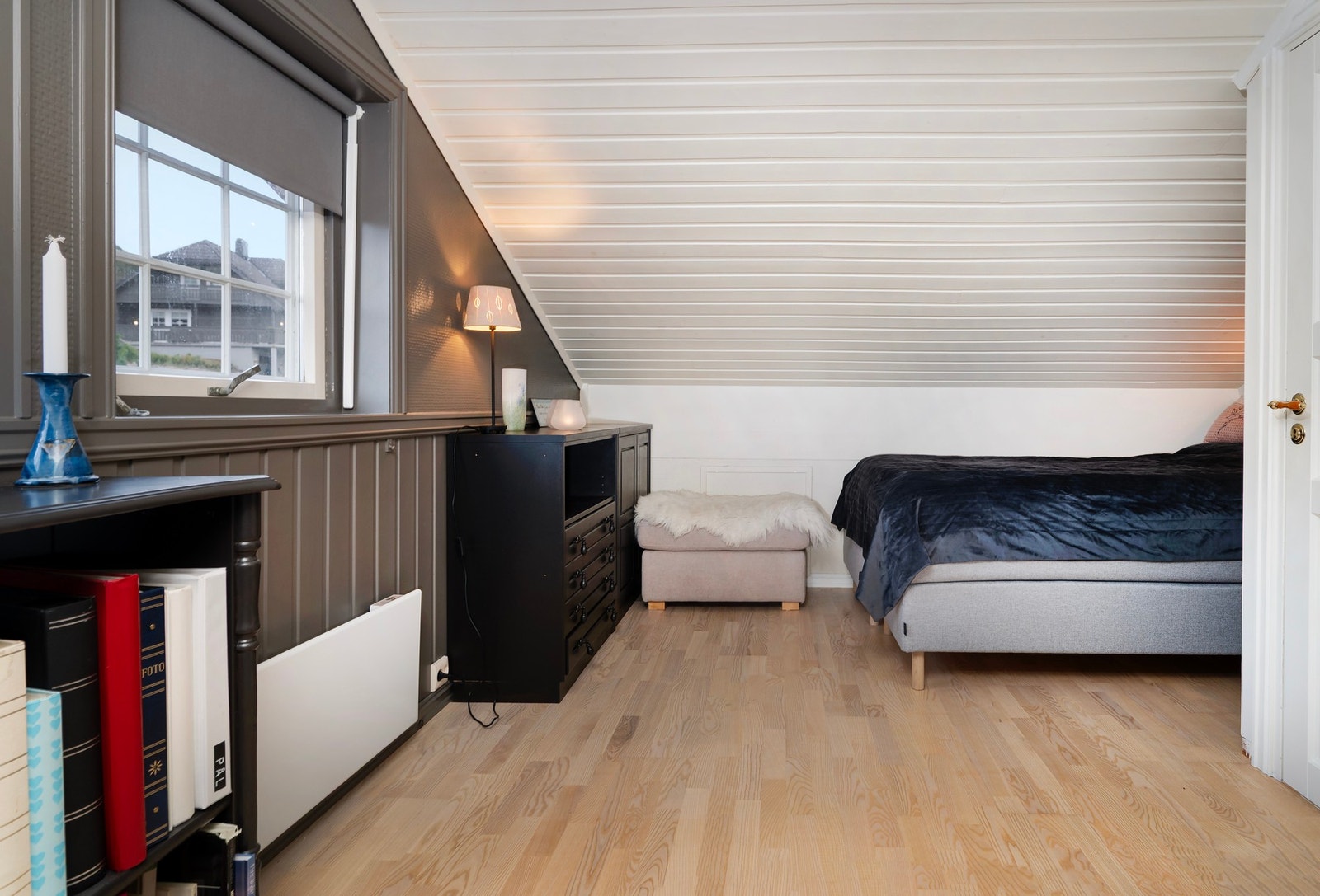 Rom 2 på loft som er brukt til soverom. Galleribilde