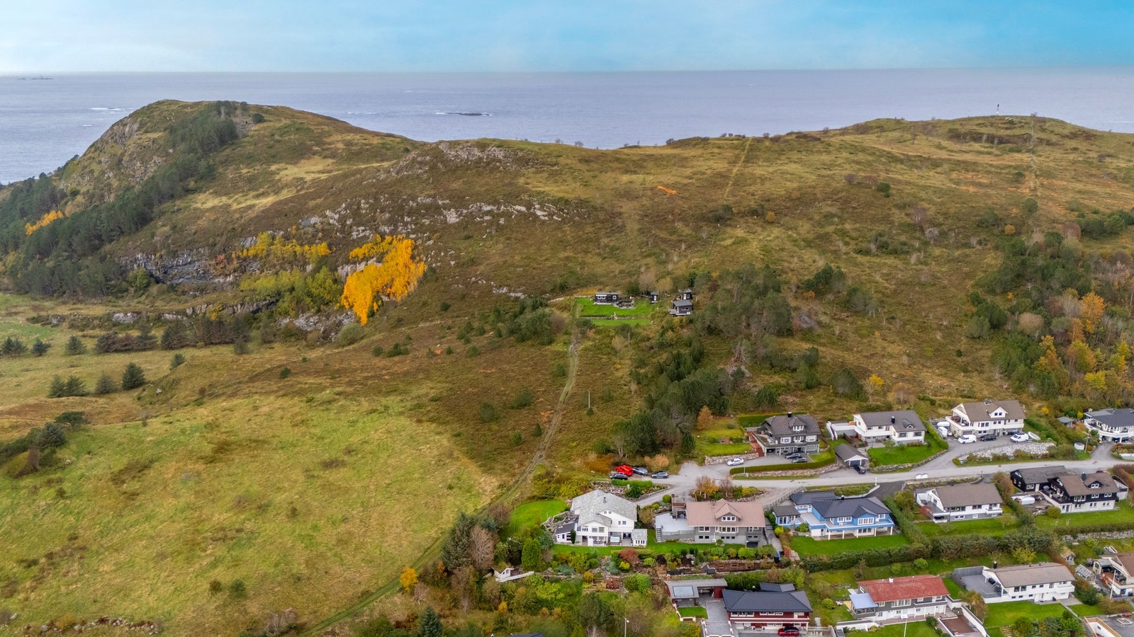 Eiendommen har en svært god beliggenhet som siste hus i gaten. Galleribilde