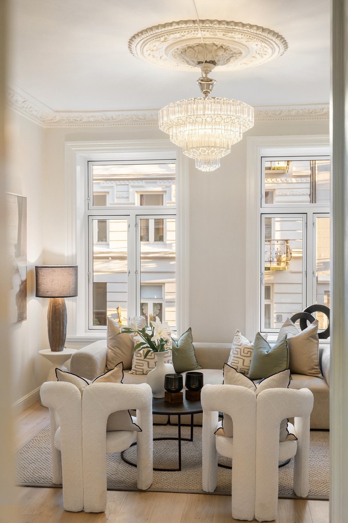 Leiligheten er pusset opp i 2025 med bl.a. nytt kjøkken, ny parkett på gulv, nymalte overflater og rehabilitert baderom. Galleribilde