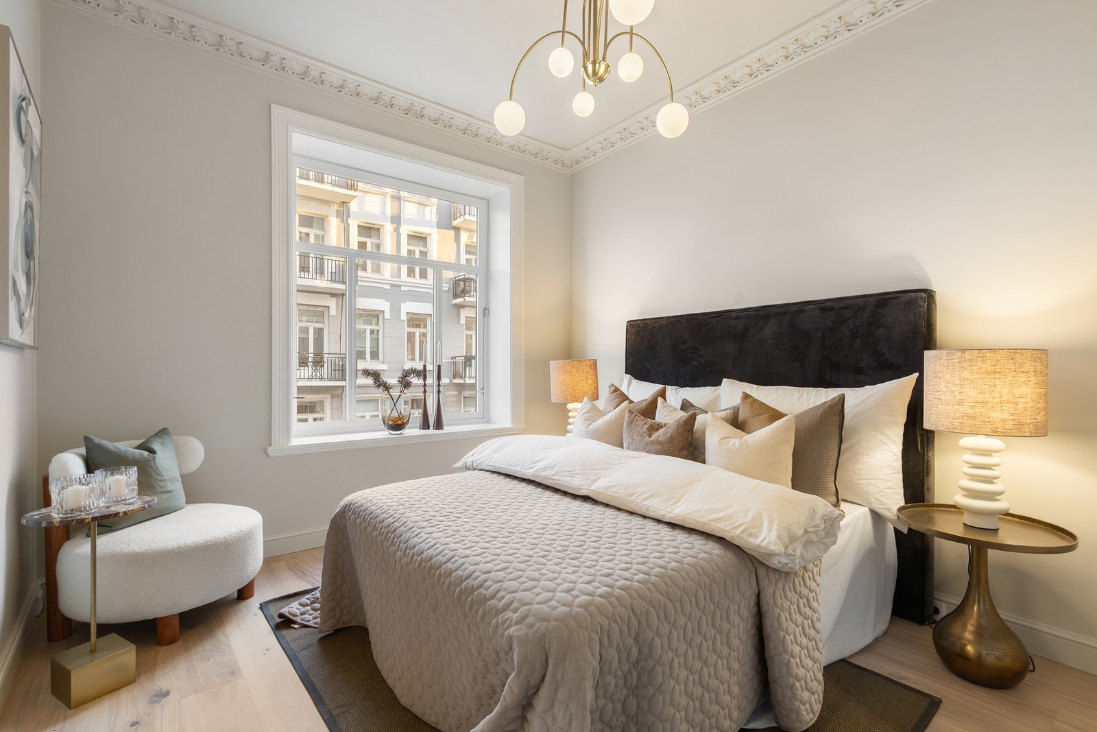 Romslig hovedsoverom med god plass til dobbeltseng og nattbord. Galleribilde