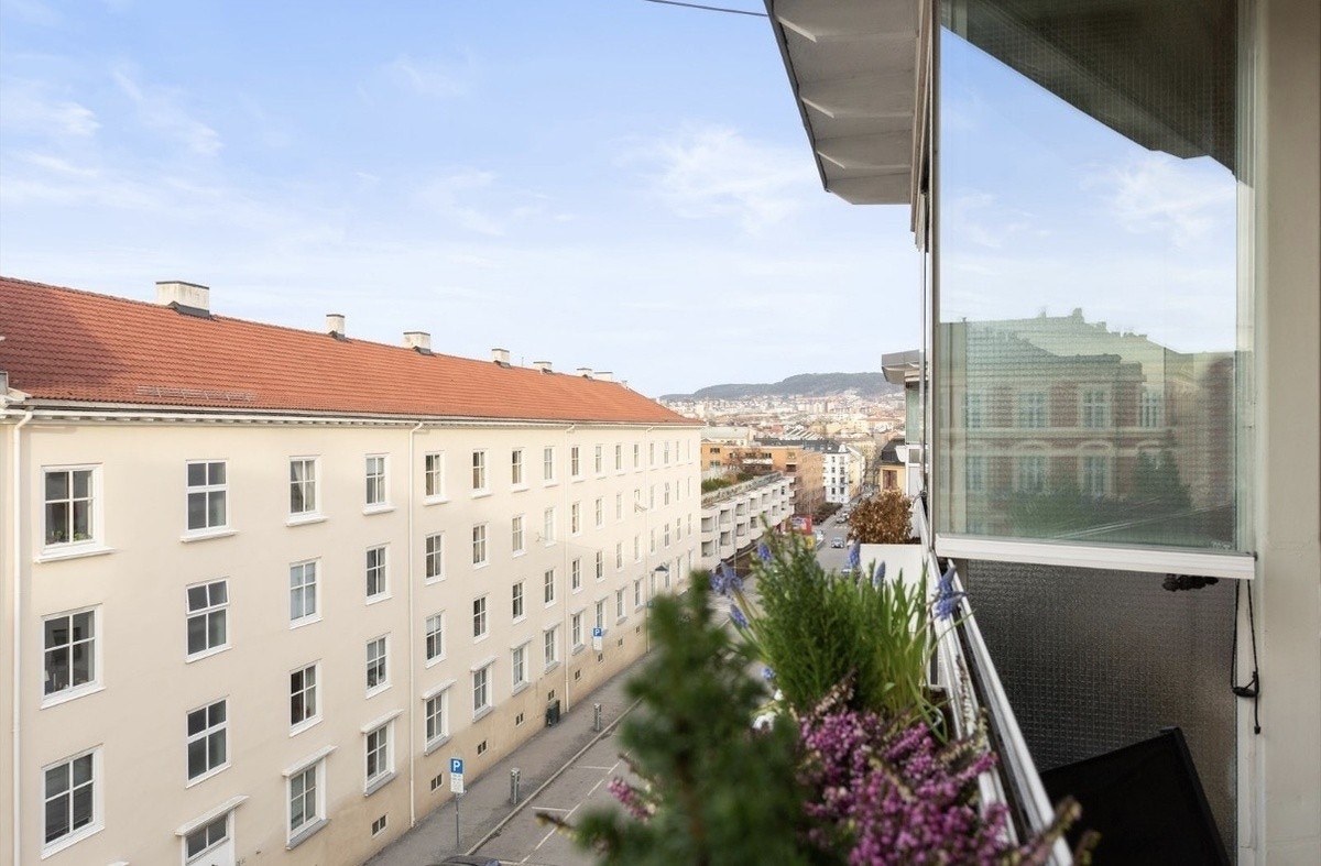 Utsikt til Grefsenkollen fra balkong Galleribilde